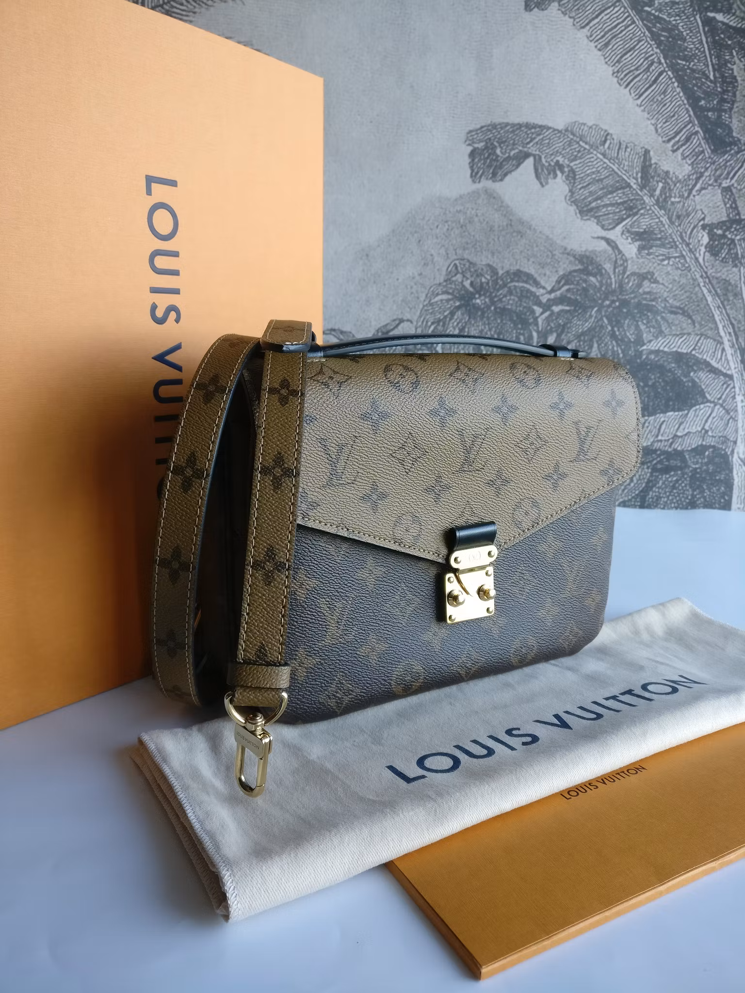 Louis Vuitton Pochette Metis Reverse Monogram