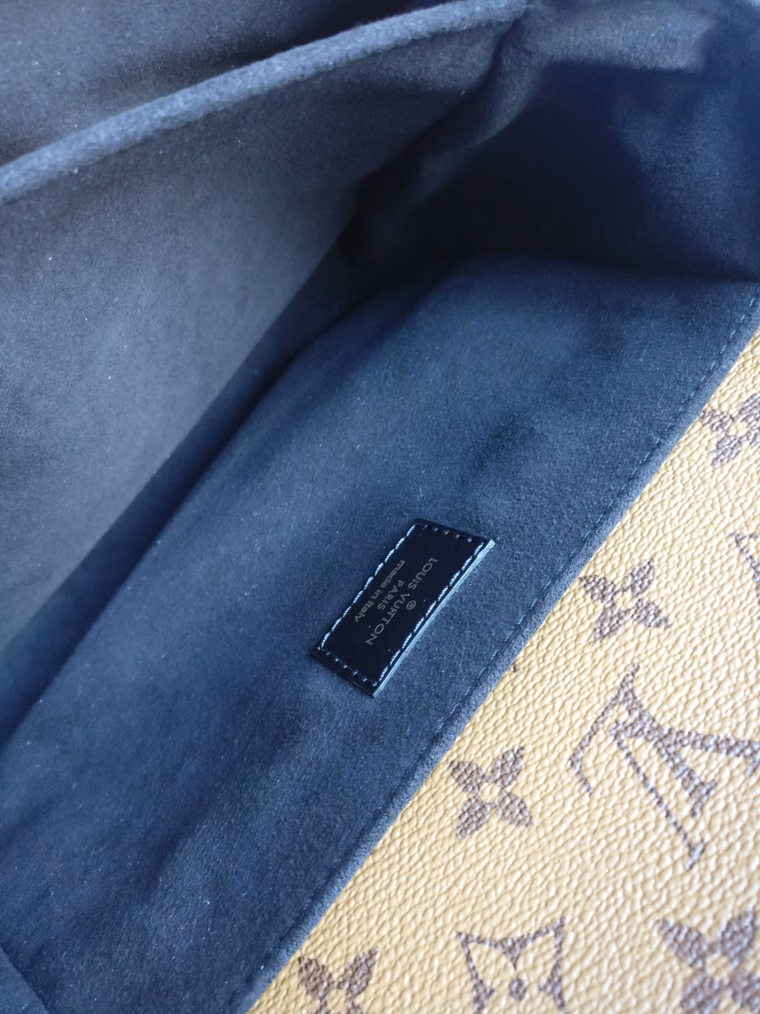 Louis Vuitton Pochette Metis Reverse Monogram