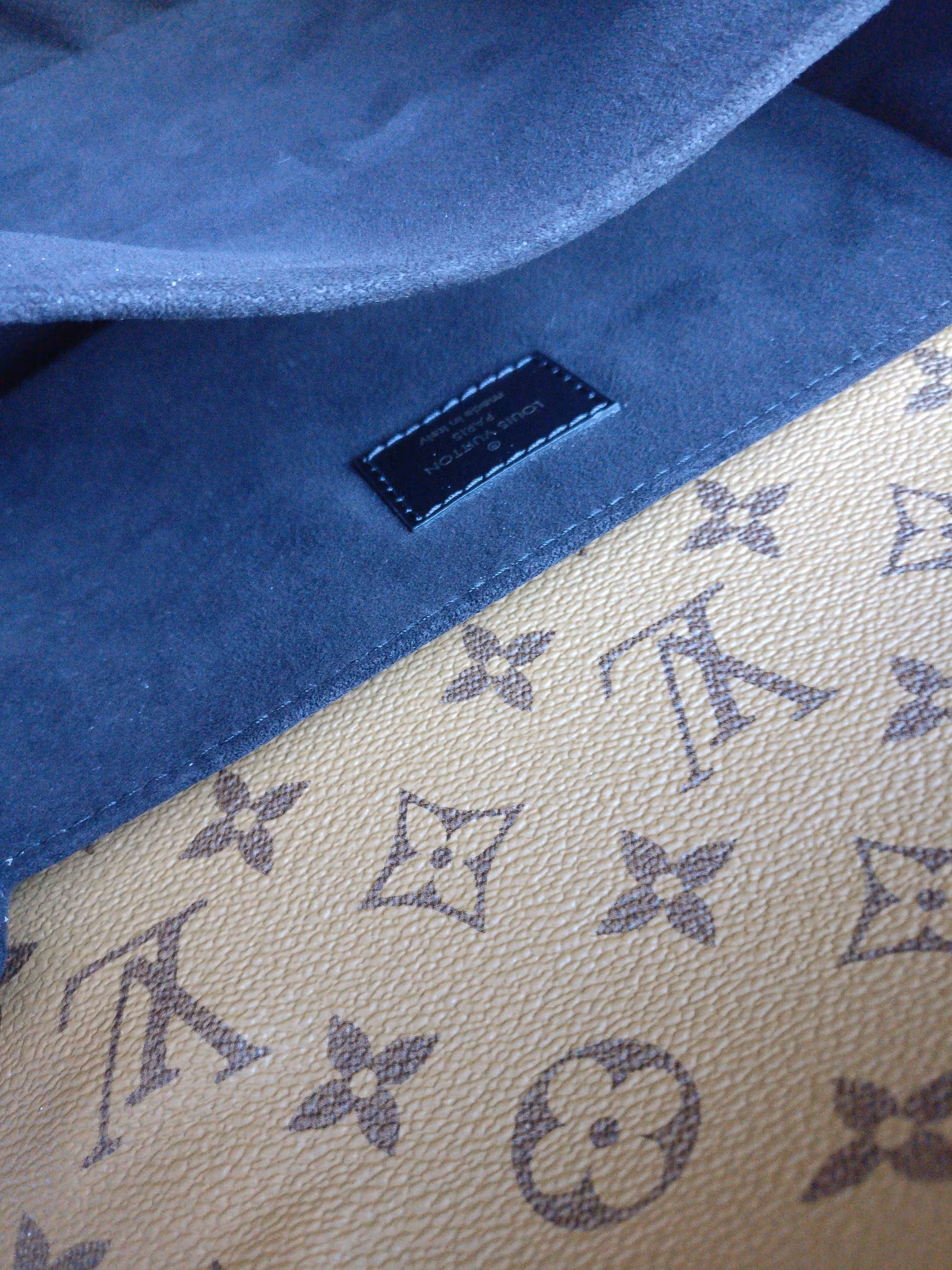 Louis Vuitton Pochette Metis Reverse Monogram