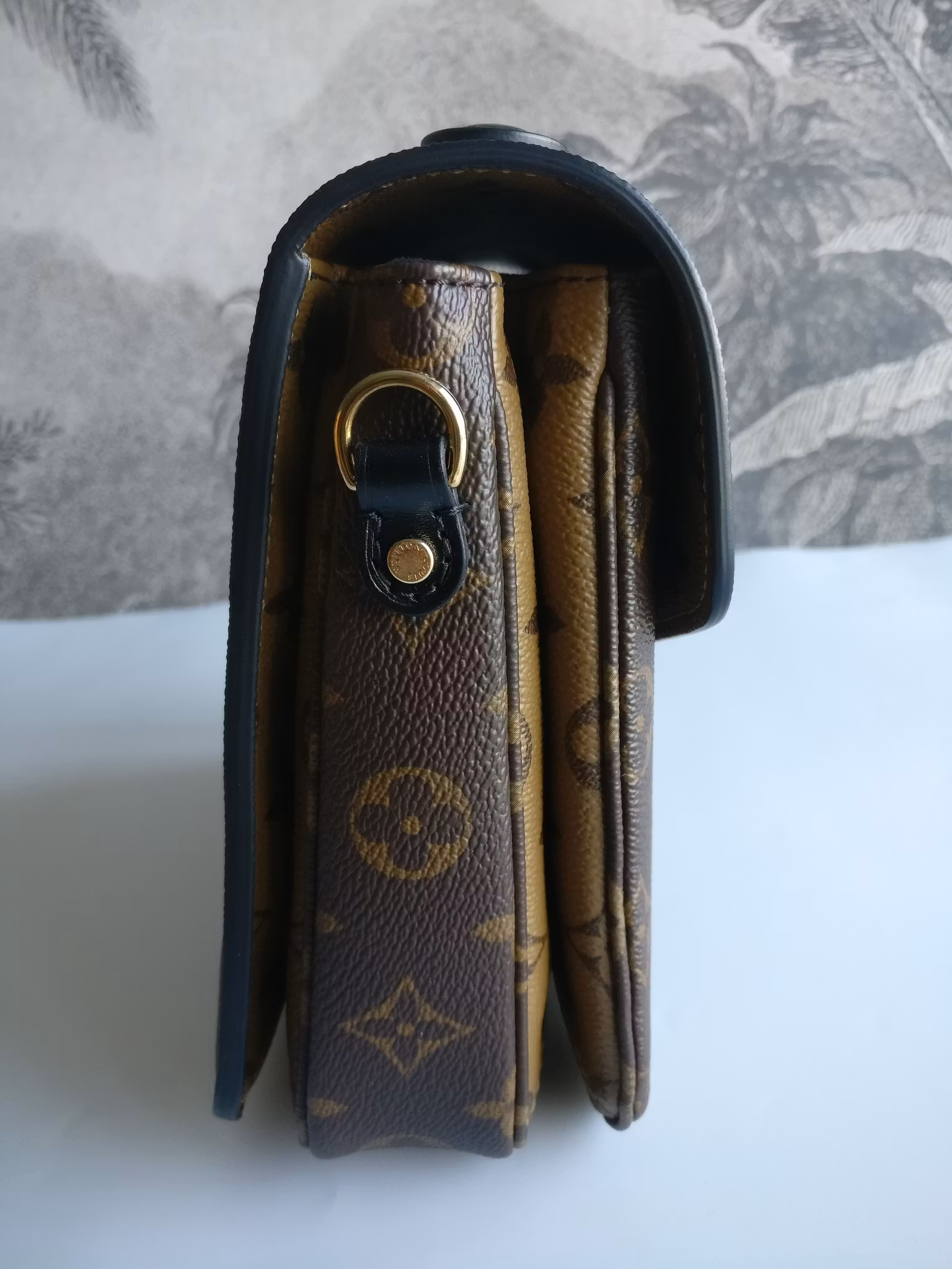 Louis Vuitton Pochette Metis Reverse Monogram