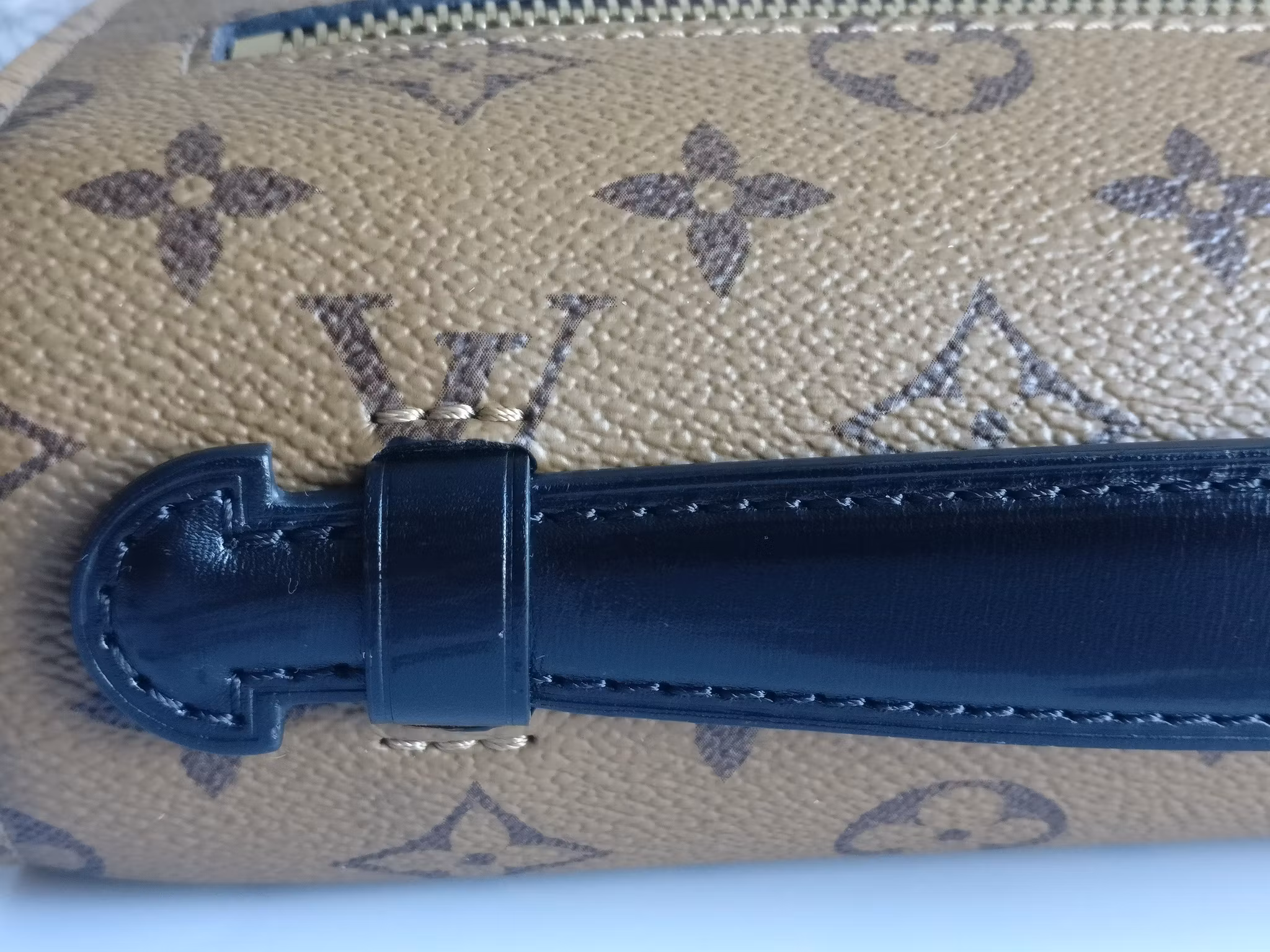 Louis Vuitton Pochette Metis Reverse Monogram