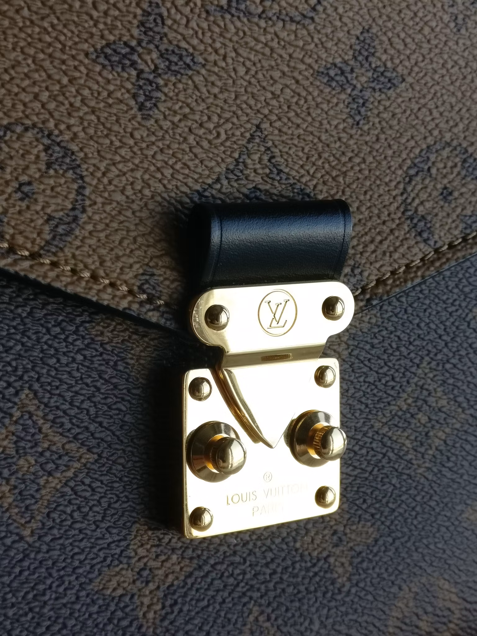 Louis Vuitton Pochette Metis Reverse Monogram