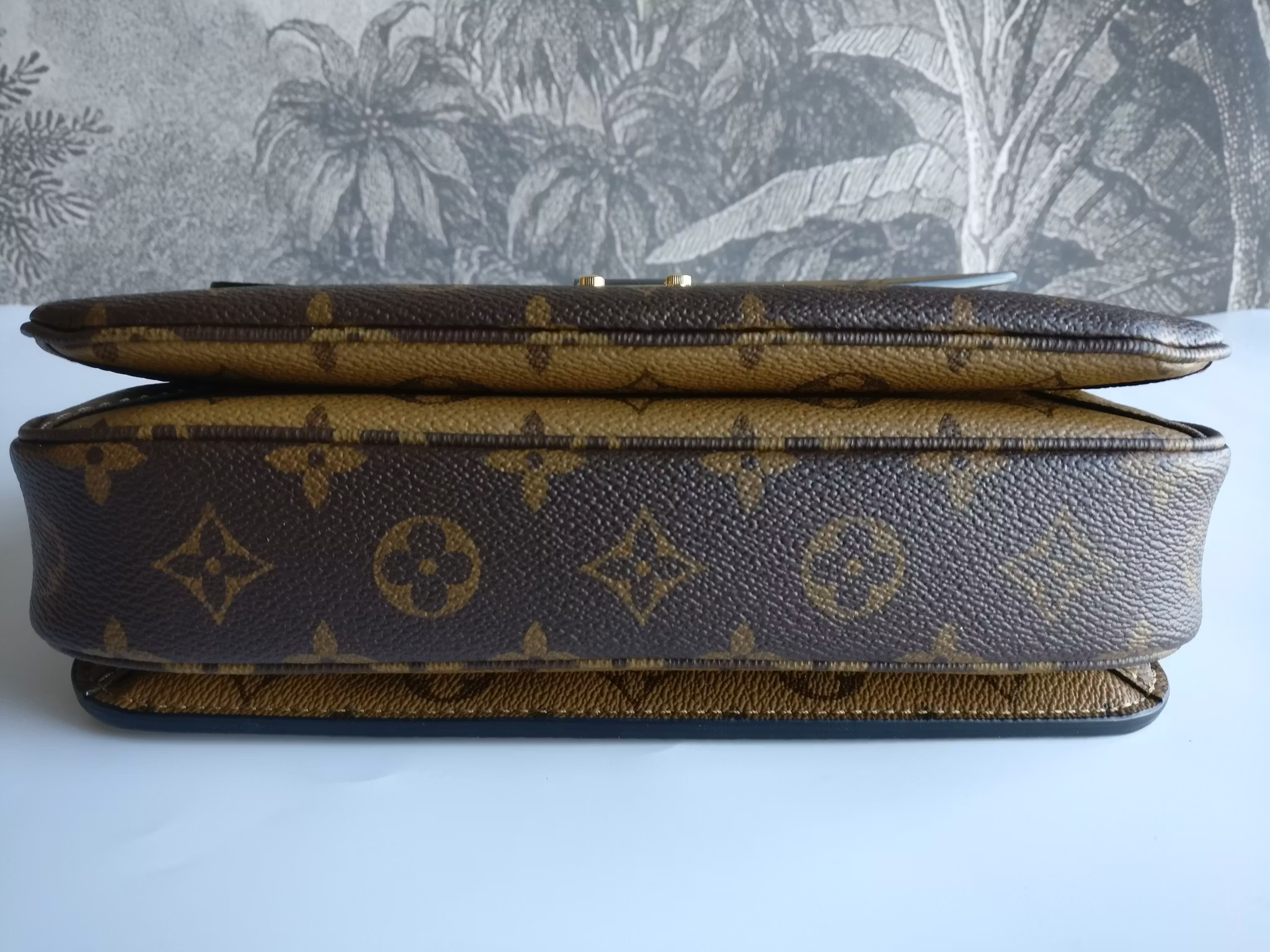 Louis Vuitton Pochette Metis Reverse Monogram