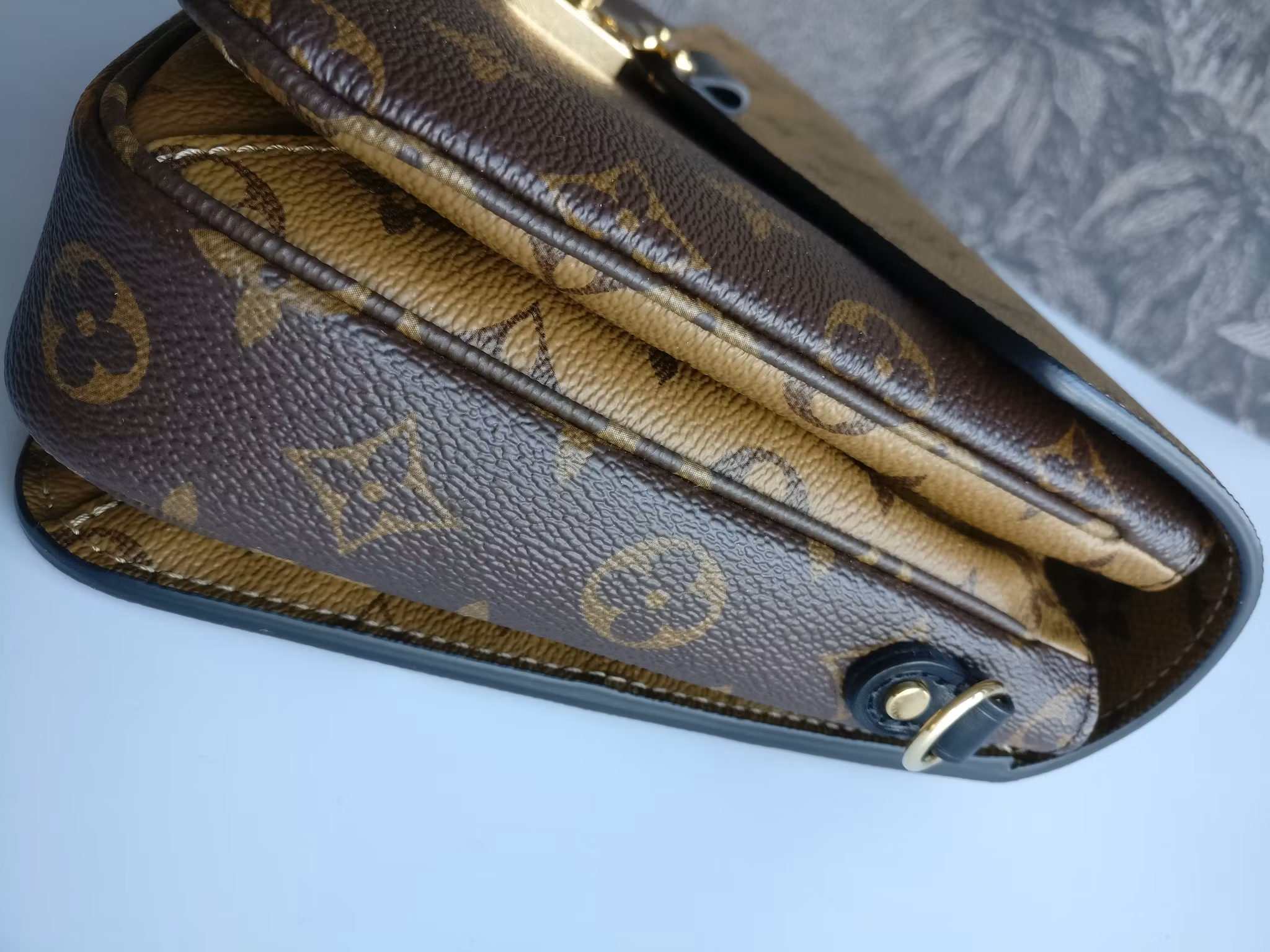 Louis Vuitton Pochette Metis Reverse Monogram