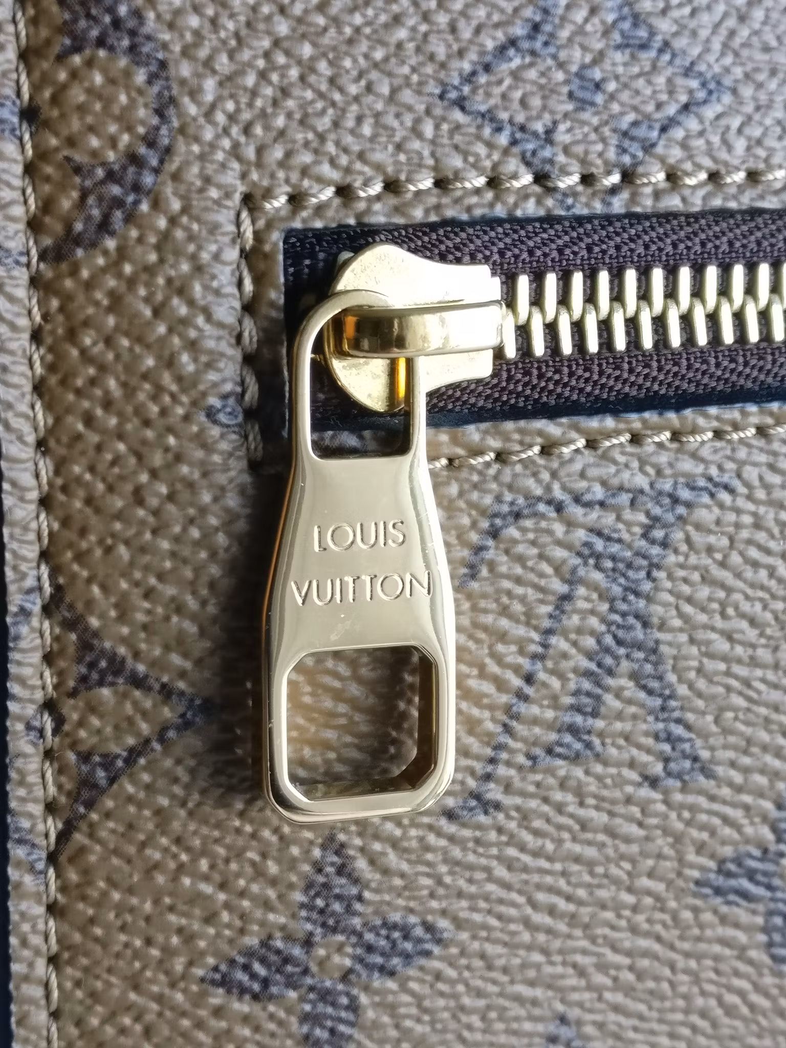 Louis Vuitton Pochette Metis Reverse Monogram