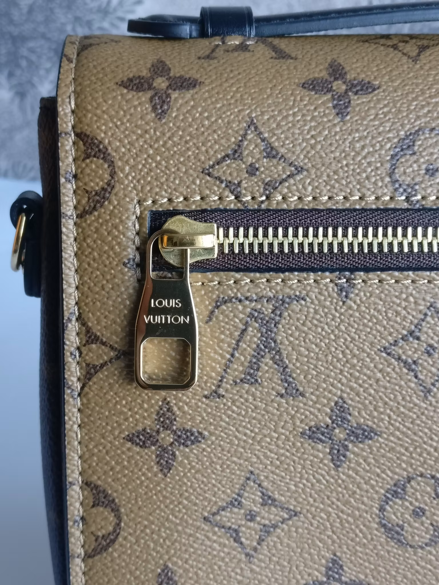 Louis Vuitton Pochette Metis Reverse Monogram