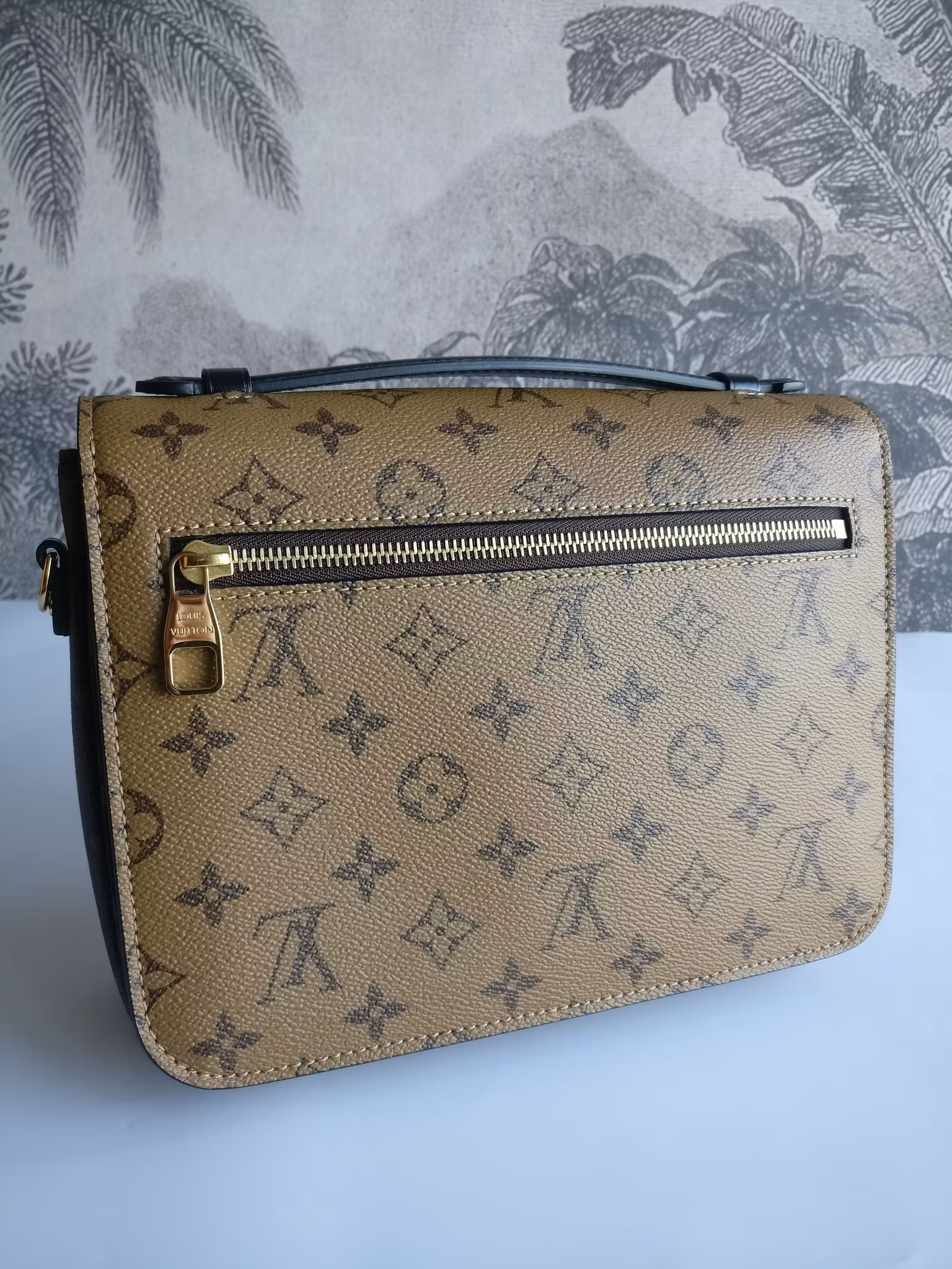 Louis Vuitton Pochette Metis Reverse Monogram