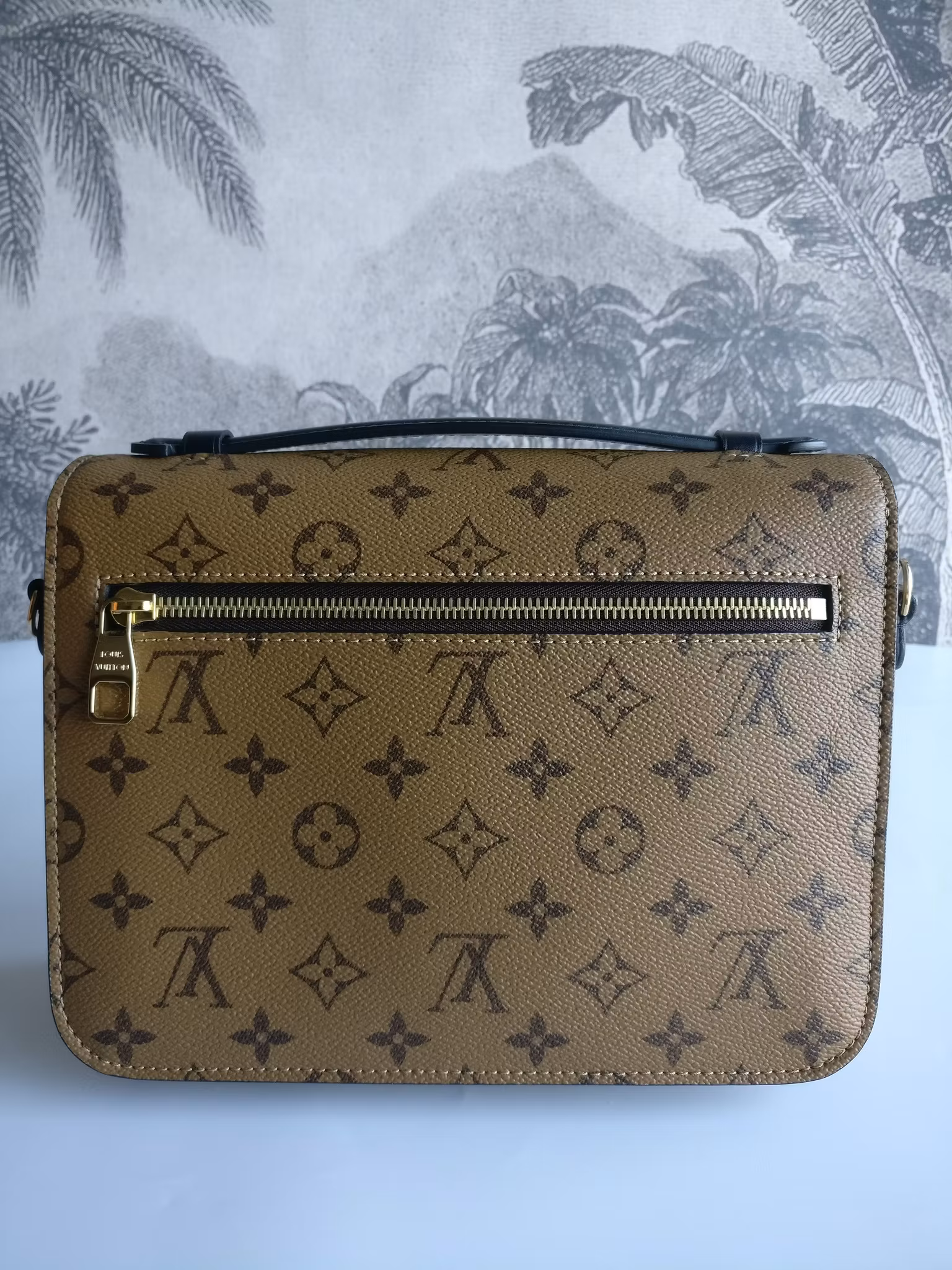 Louis Vuitton Pochette Metis Reverse Monogram