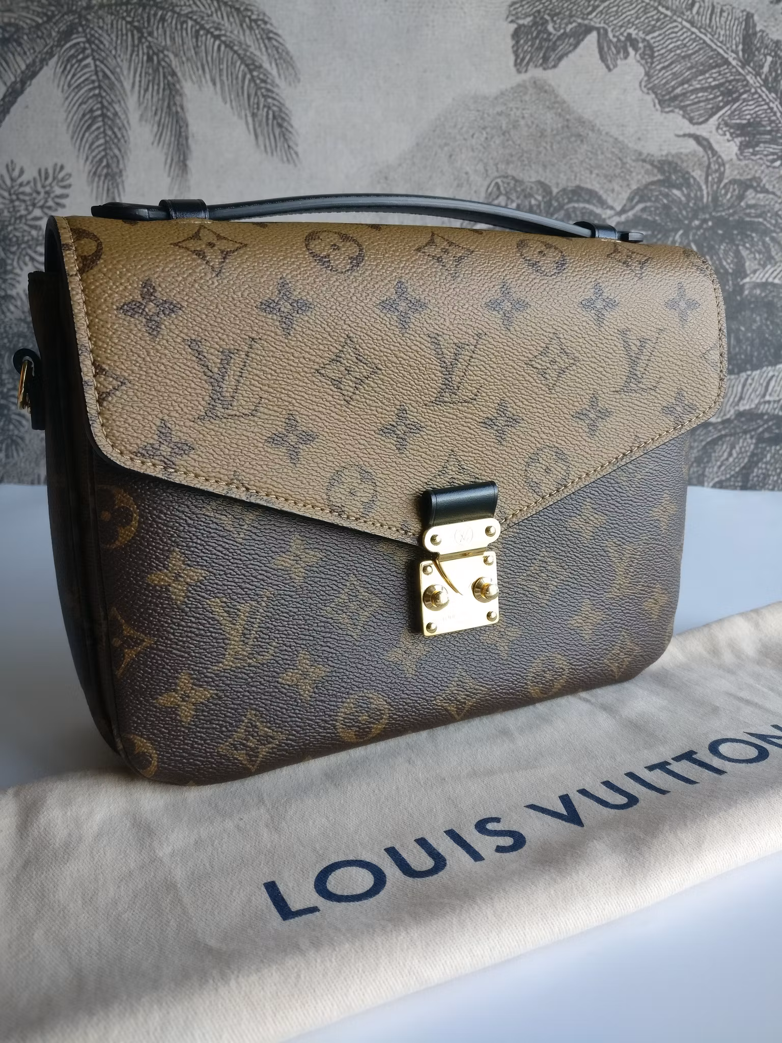 Louis Vuitton Pochette Metis Reverse Monogram