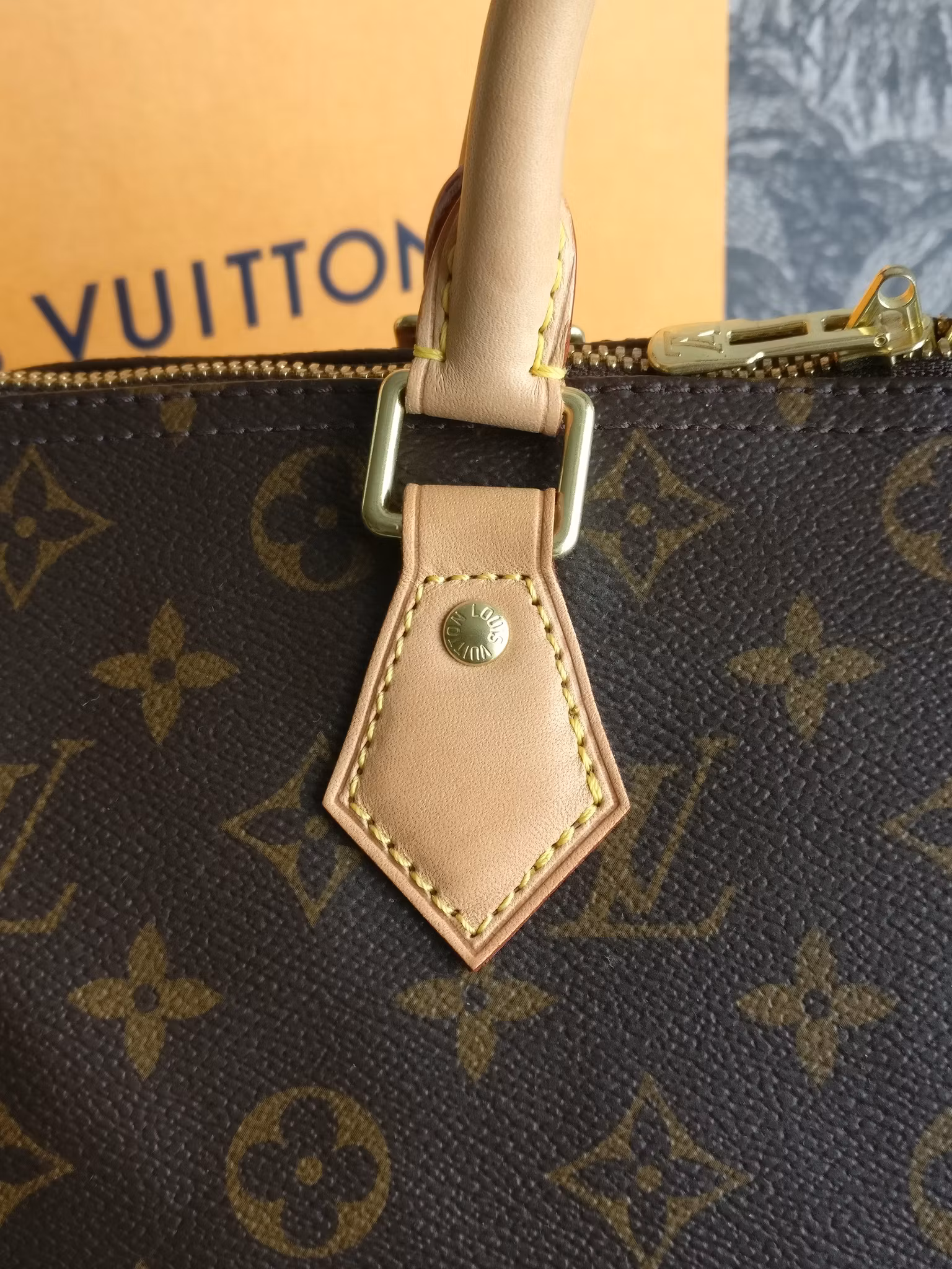 Louis Vuitton  Speedy bandouliere 30