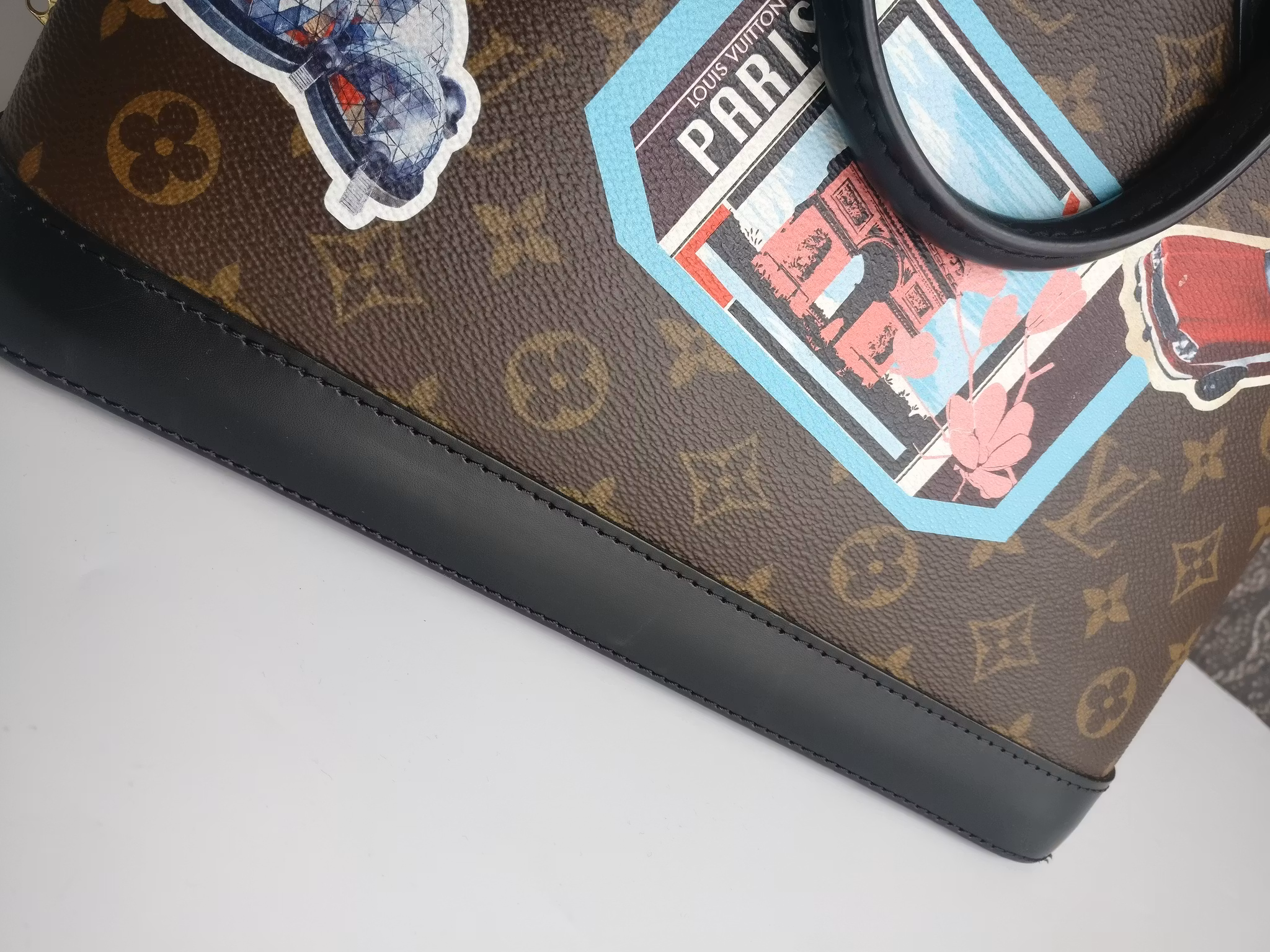 Louis Vuitton Alma PM World Tour