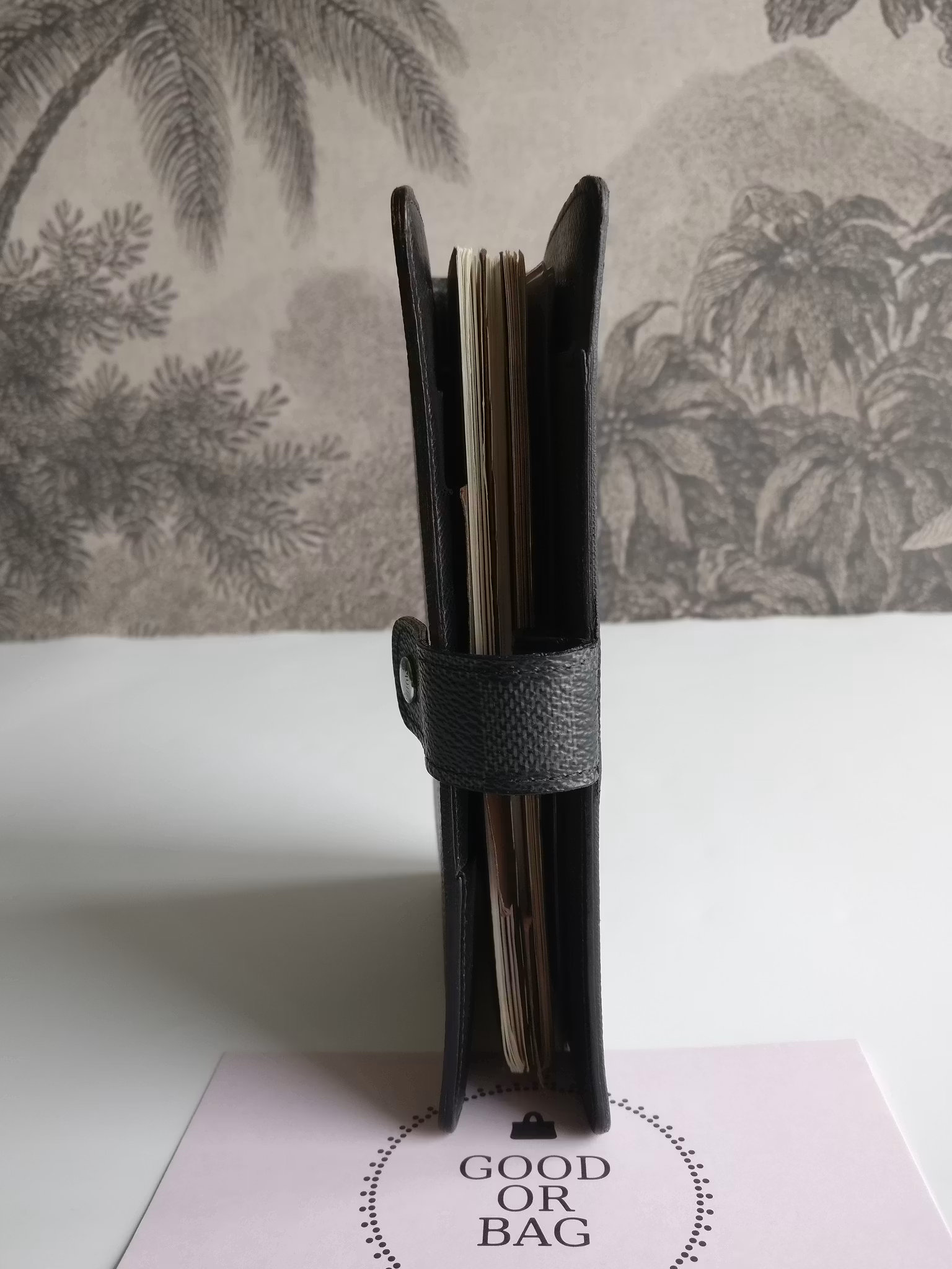 Louis Vuitton Medium Ring Agenda Cover