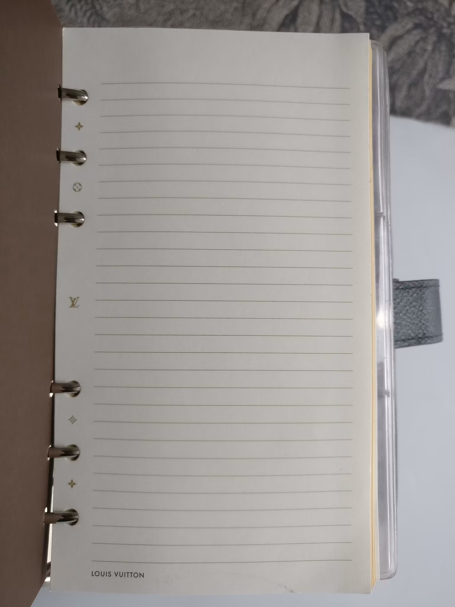 Louis Vuitton Medium Ring Agenda Cover