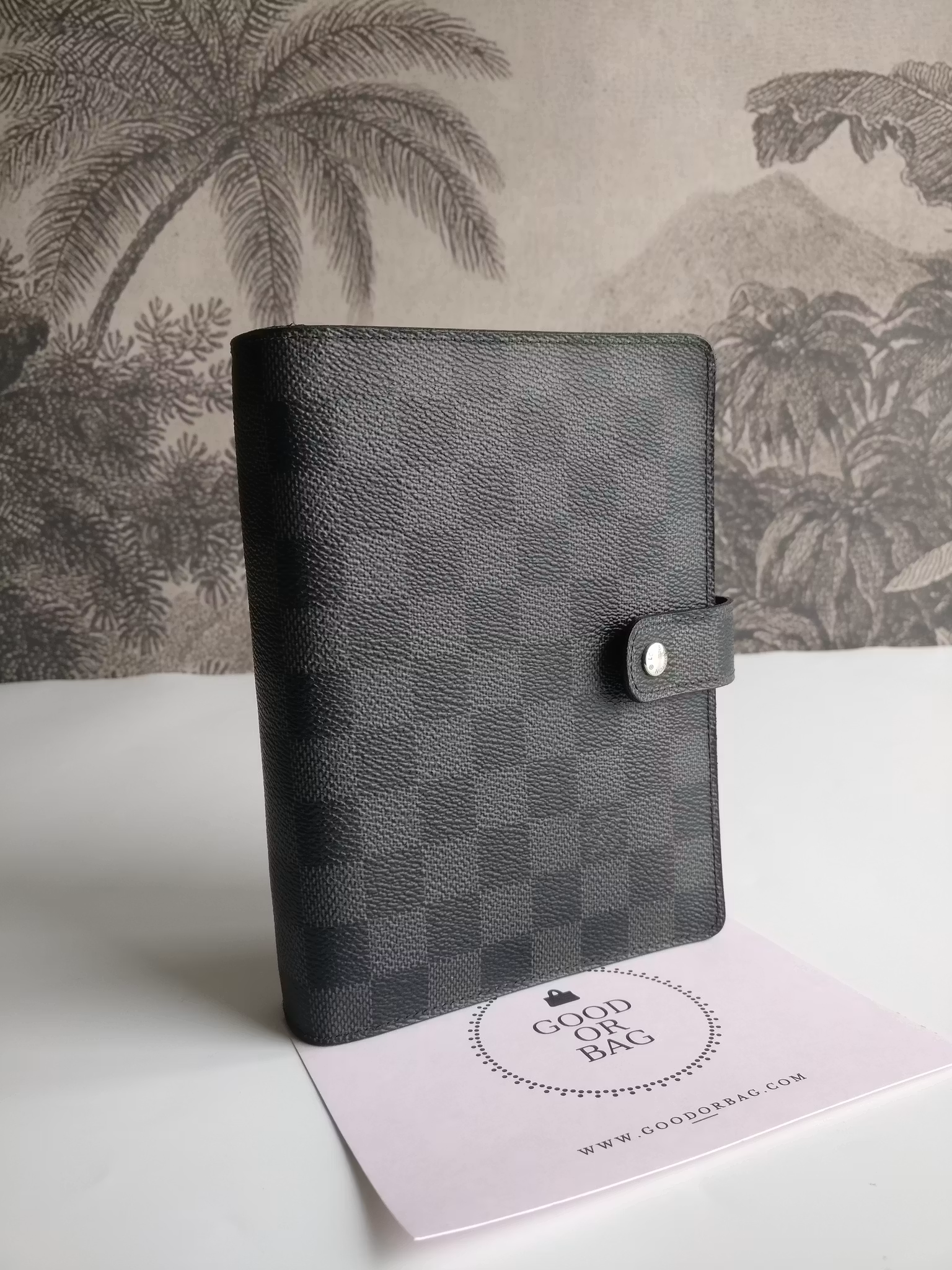 Louis Vuitton Medium Ring Agenda Cover