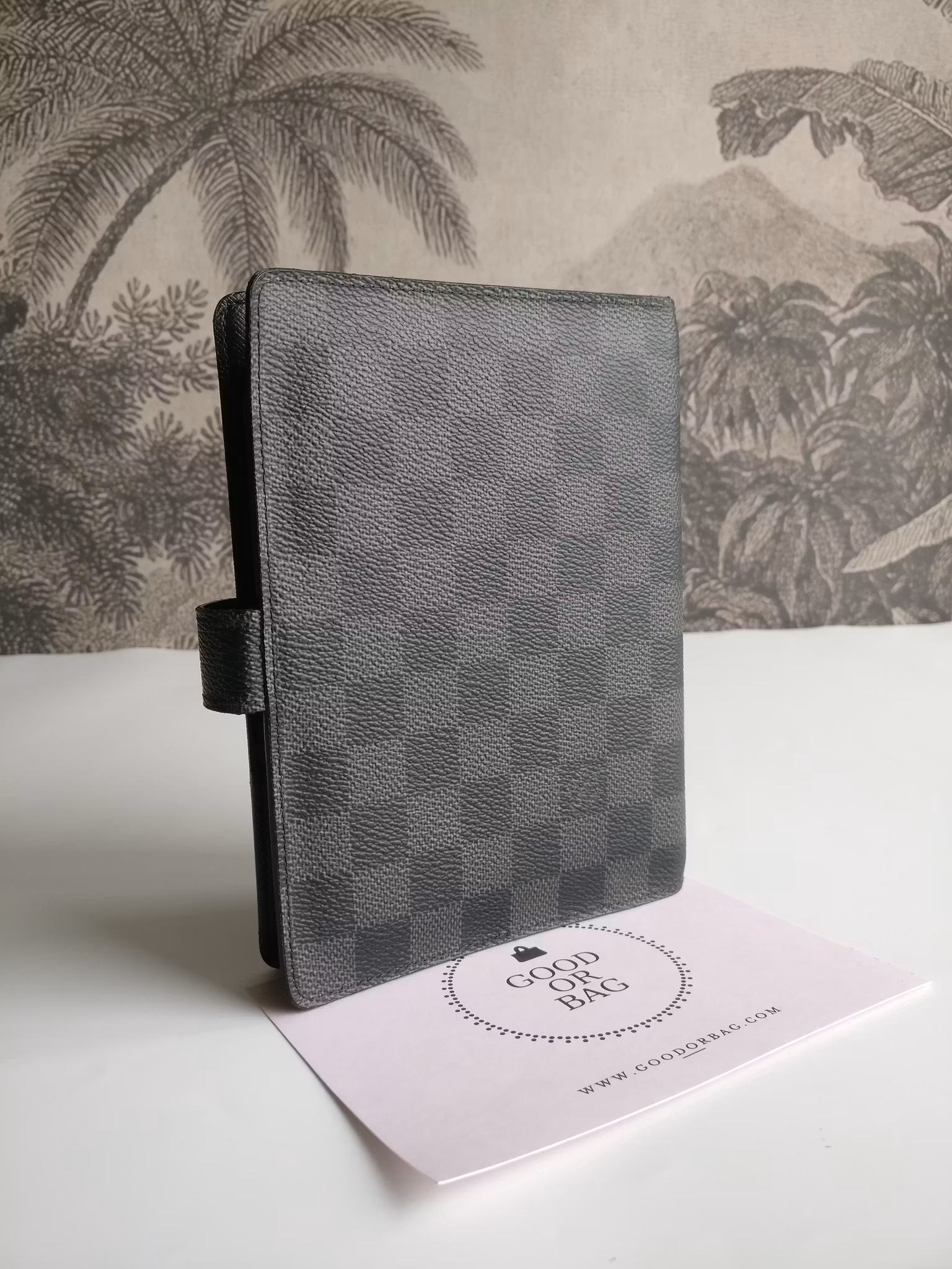 Louis Vuitton Medium Ring Agenda Cover