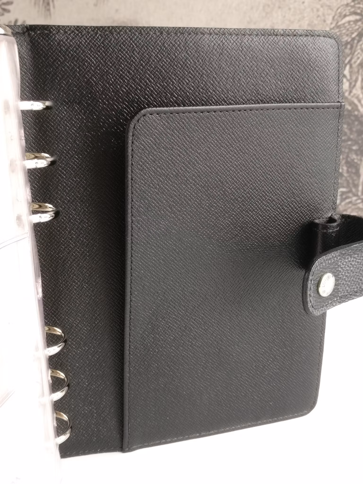 Louis Vuitton Medium Ring Agenda Cover