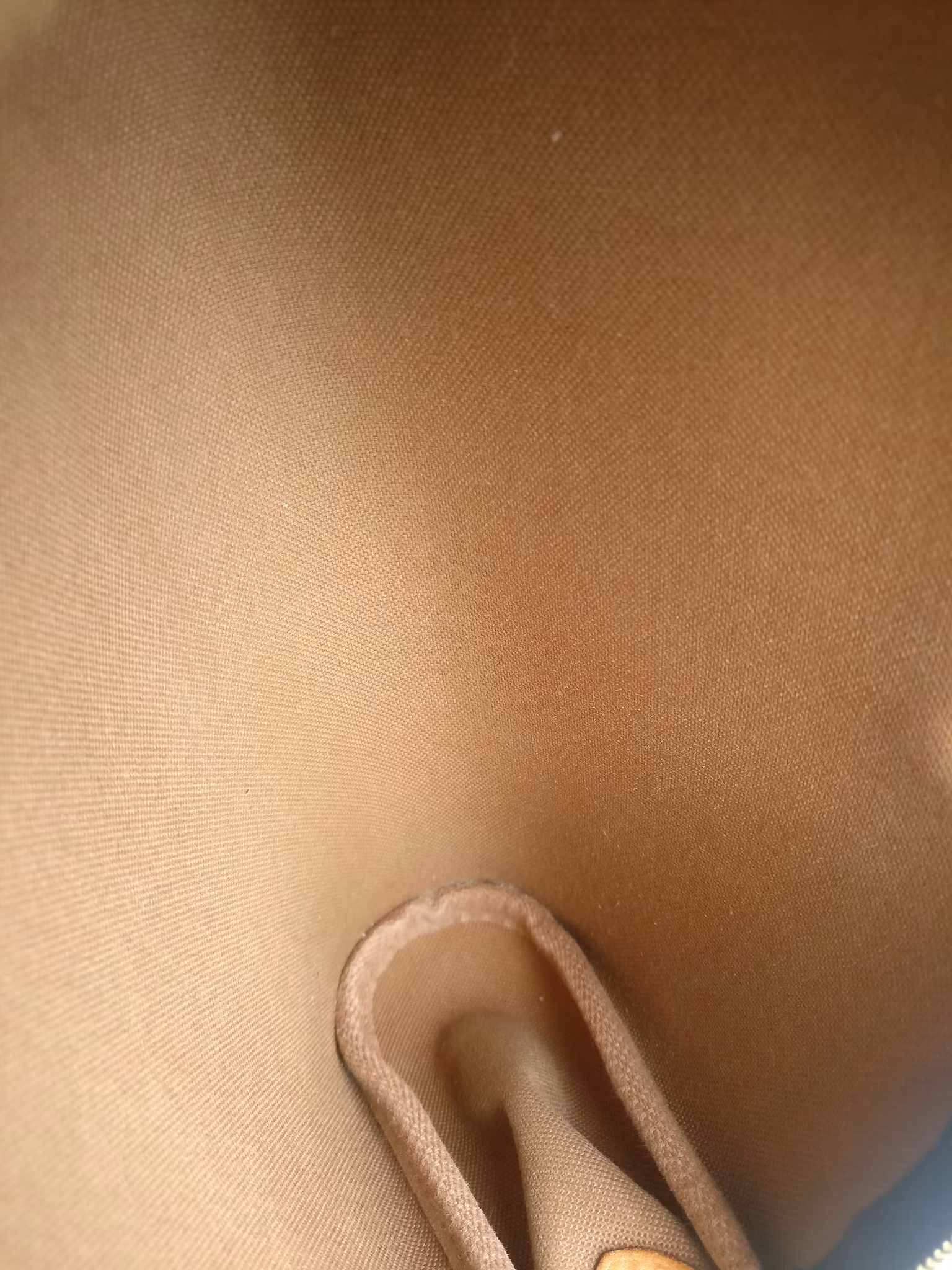 Louis Vuitton Eva with defect on zipper