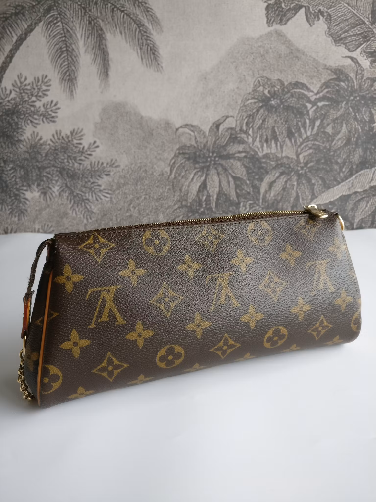 Louis Vuitton Eva with defect on zipper