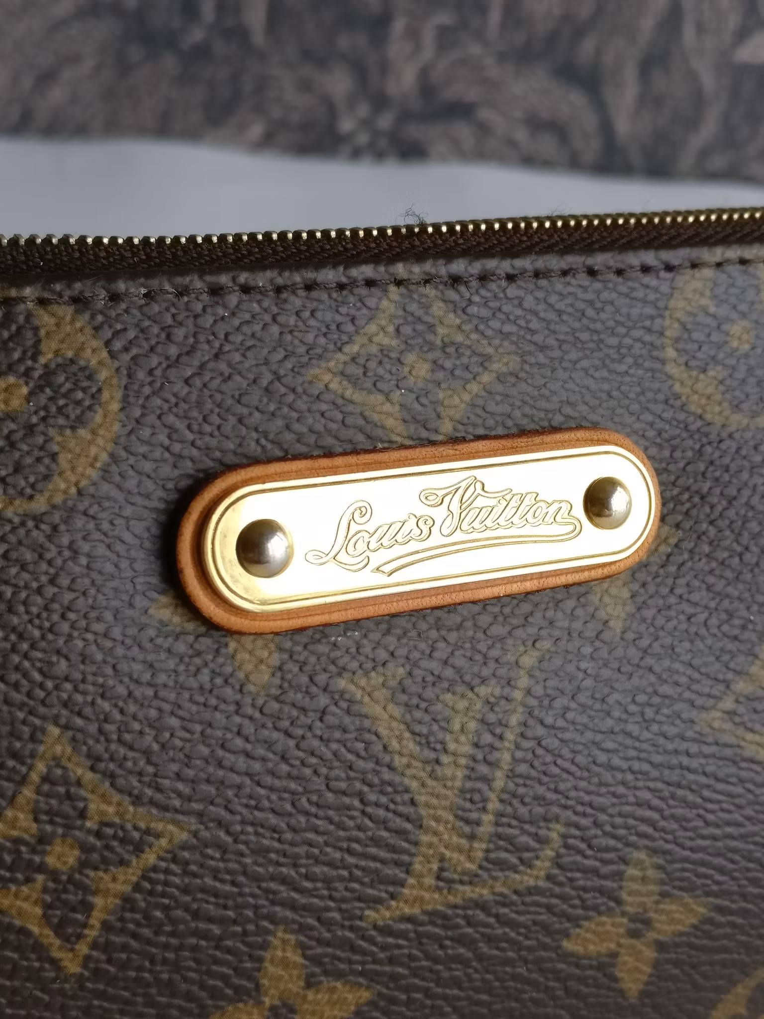 Louis Vuitton Eva with defect on zipper