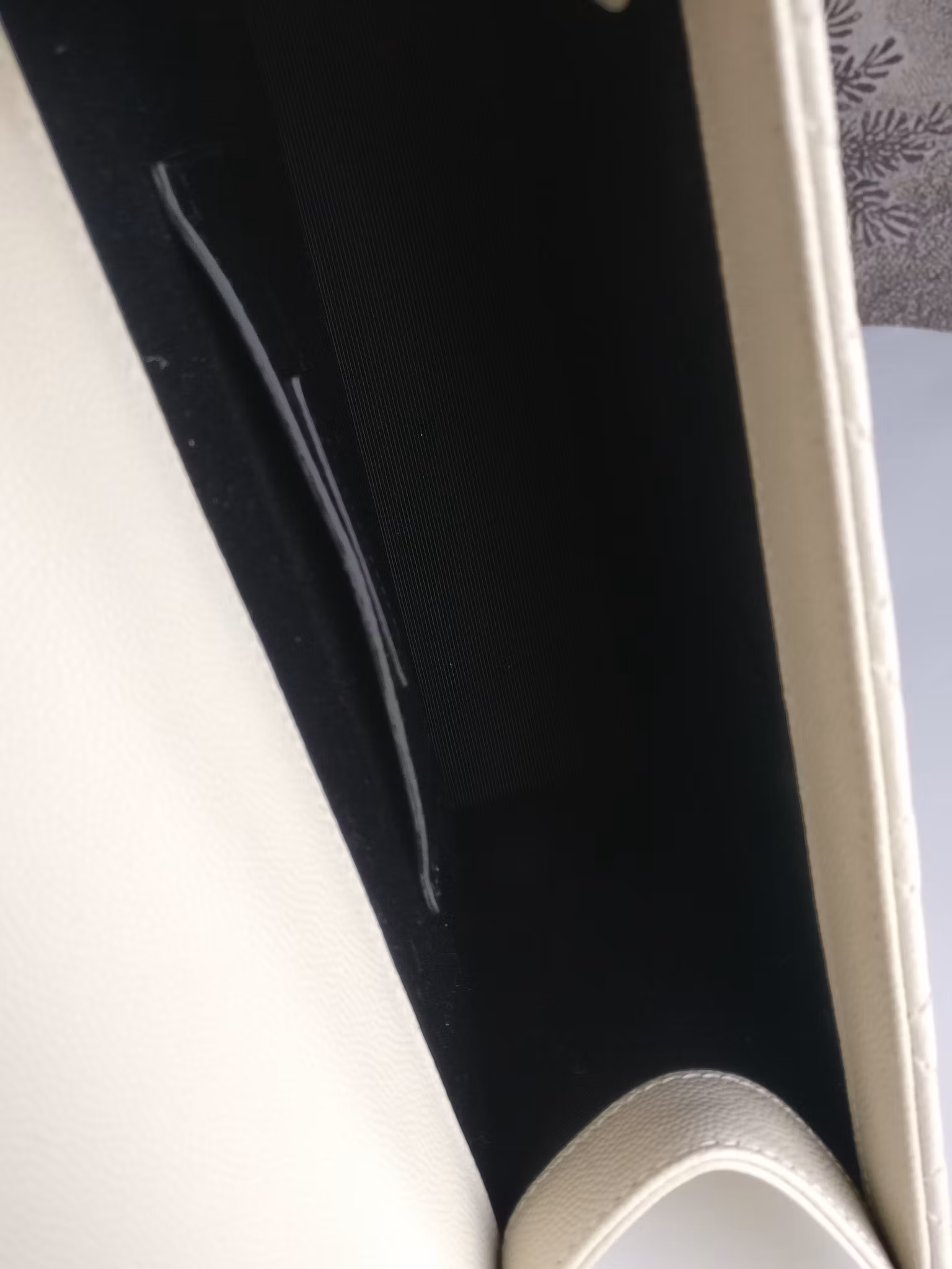Saint Laurent Envelope Medium