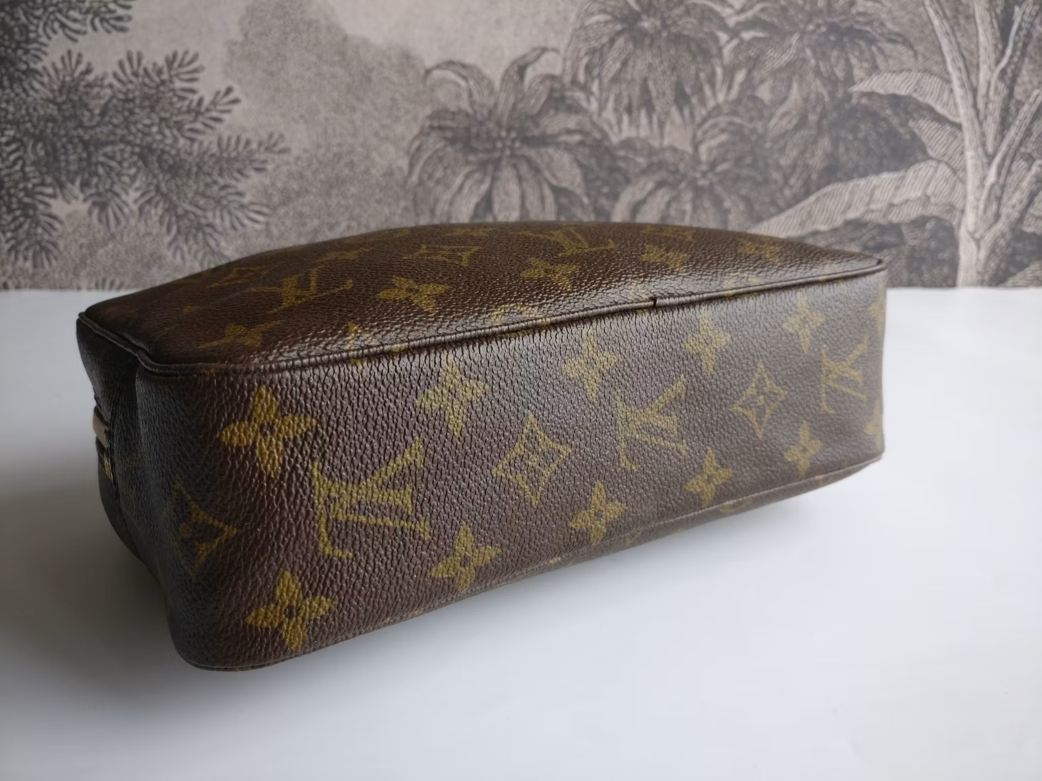 Louis Vuitton Trousse Toilette 23