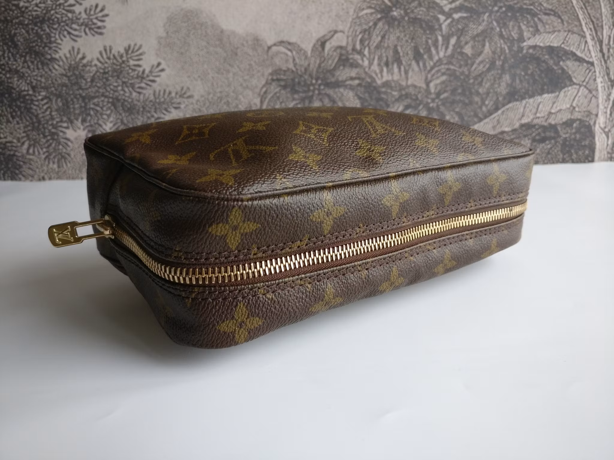 Louis Vuitton Trousse Toilette 23