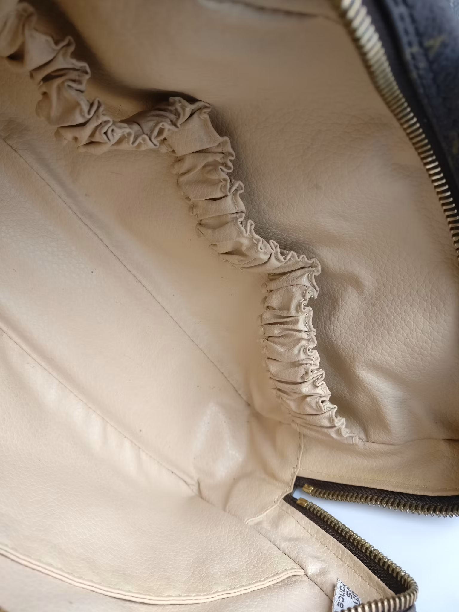 Louis Vuitton Trousse Toilette 23