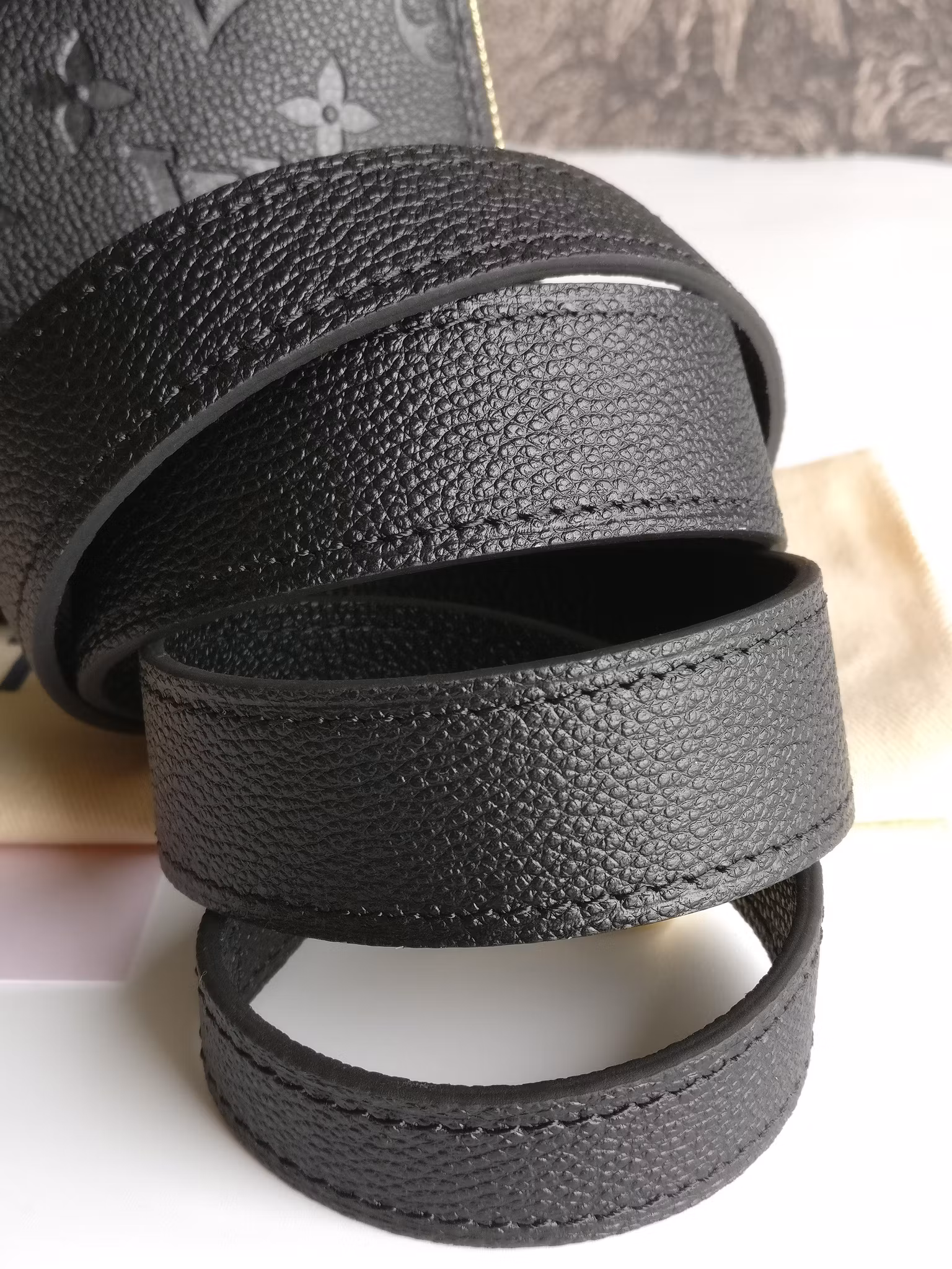 Louis Vuitton Neo Alma BB empreinte Noir