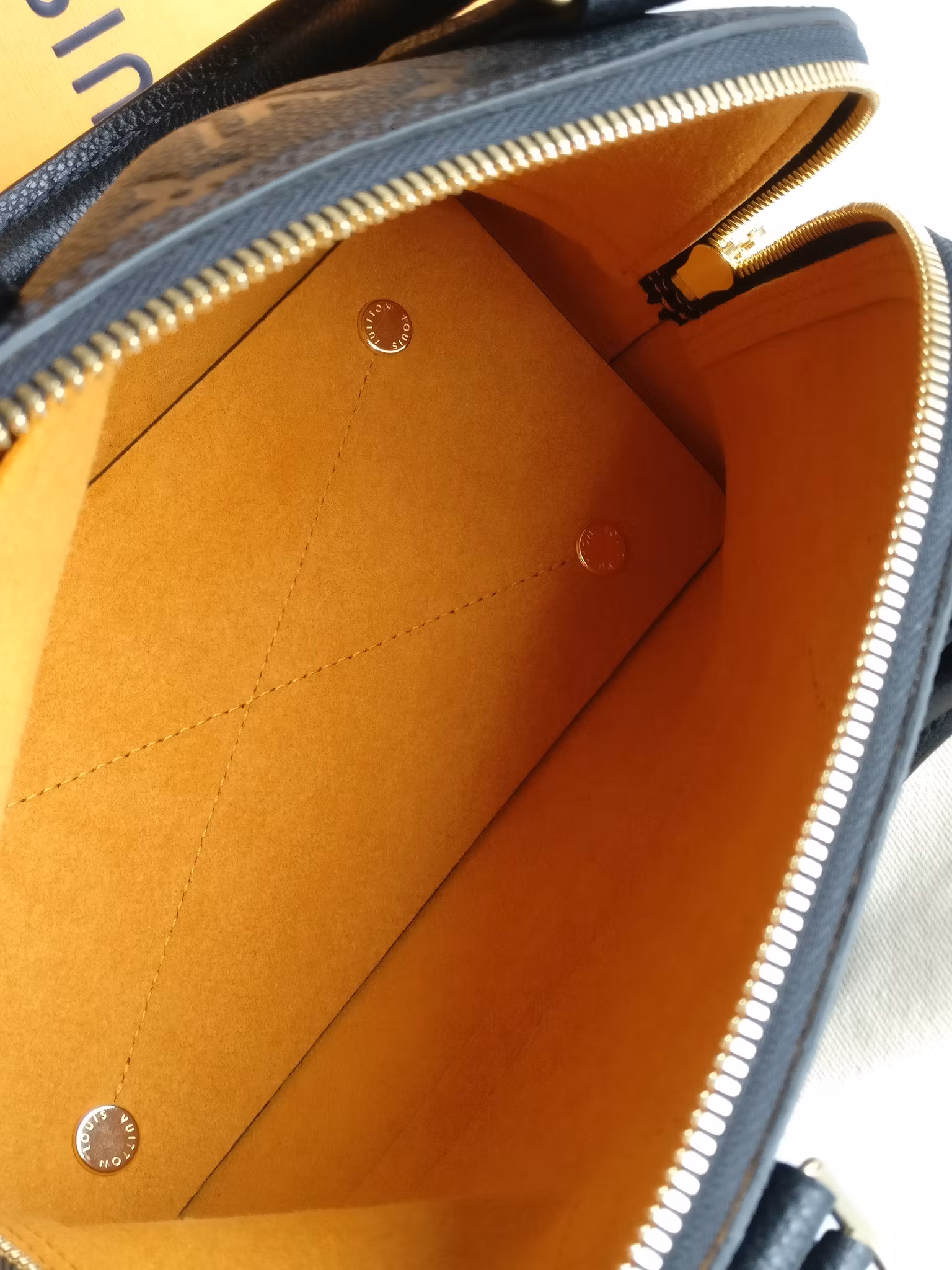 Louis Vuitton Neo Alma BB empreinte Noir