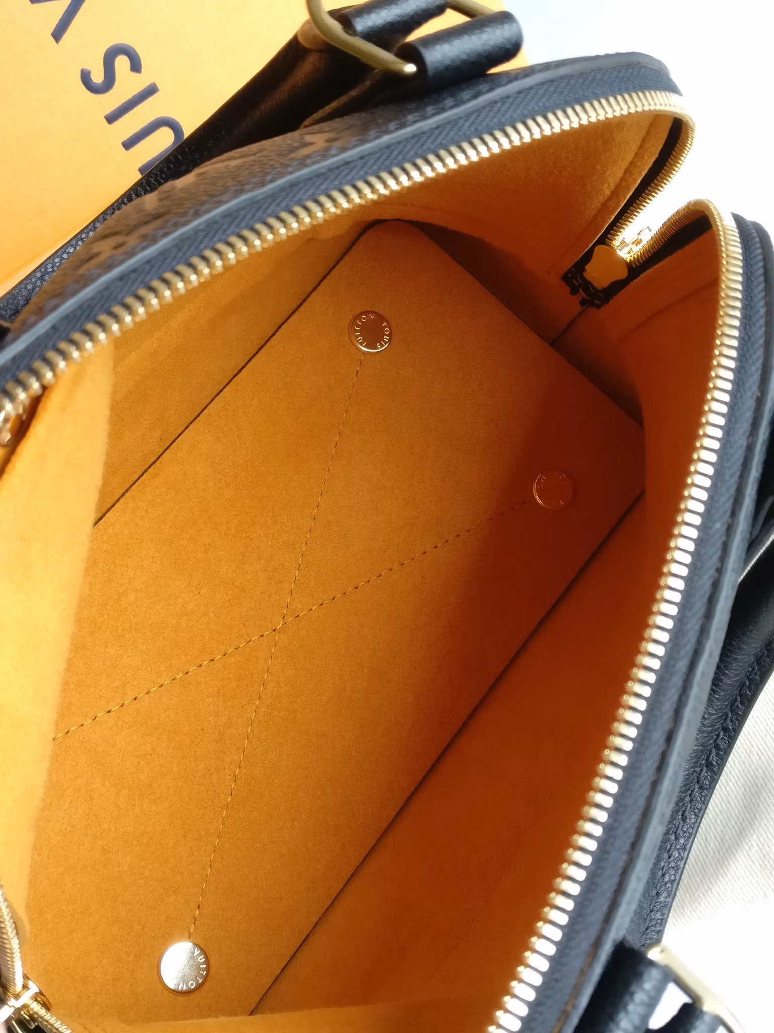 Louis Vuitton Neo Alma BB empreinte Noir