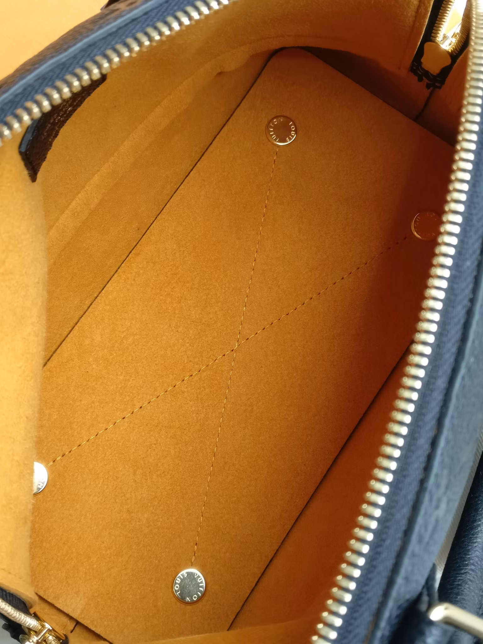 Louis Vuitton Neo Alma BB empreinte Noir