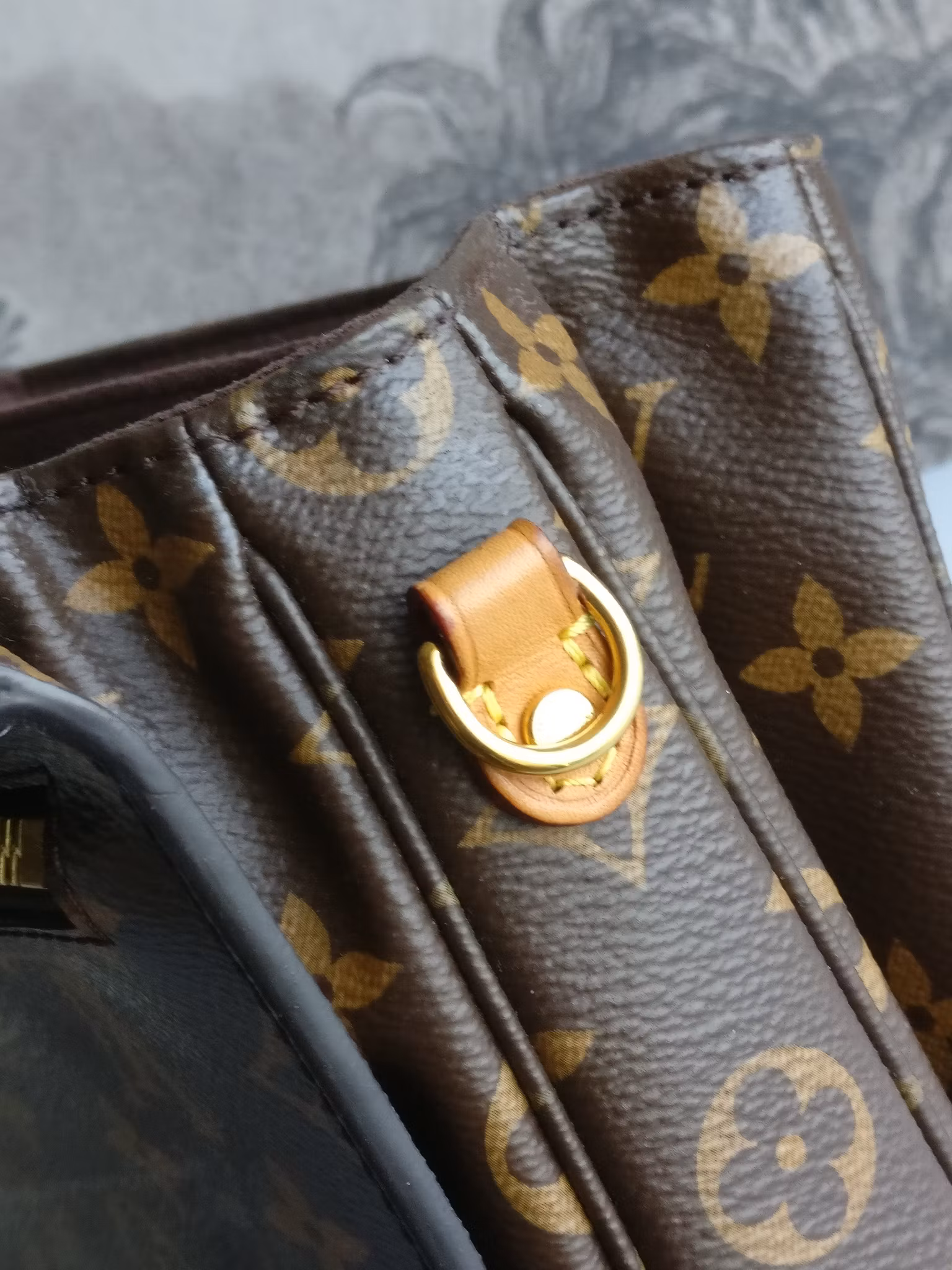 Louis Vuitton Pochette Metis