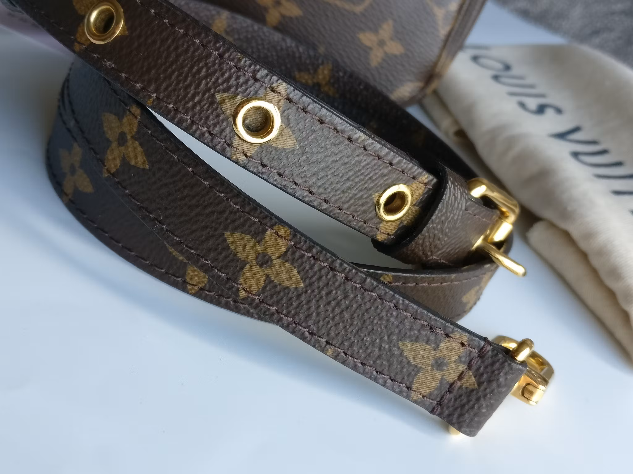 Louis Vuitton Pochette Metis