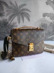 Louis Vuitton Pochette Metis
