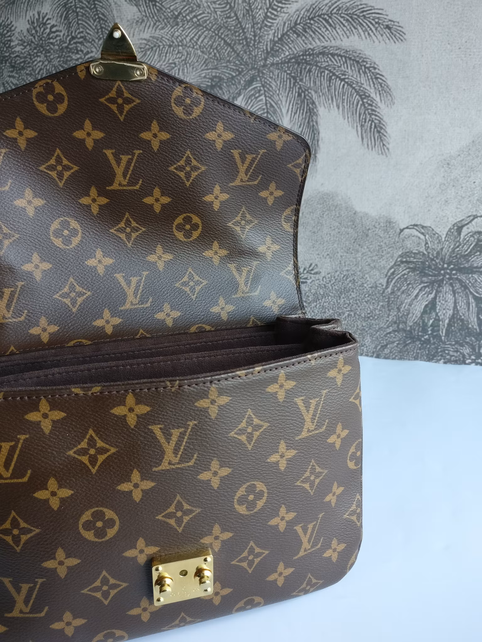Louis Vuitton Pochette Metis