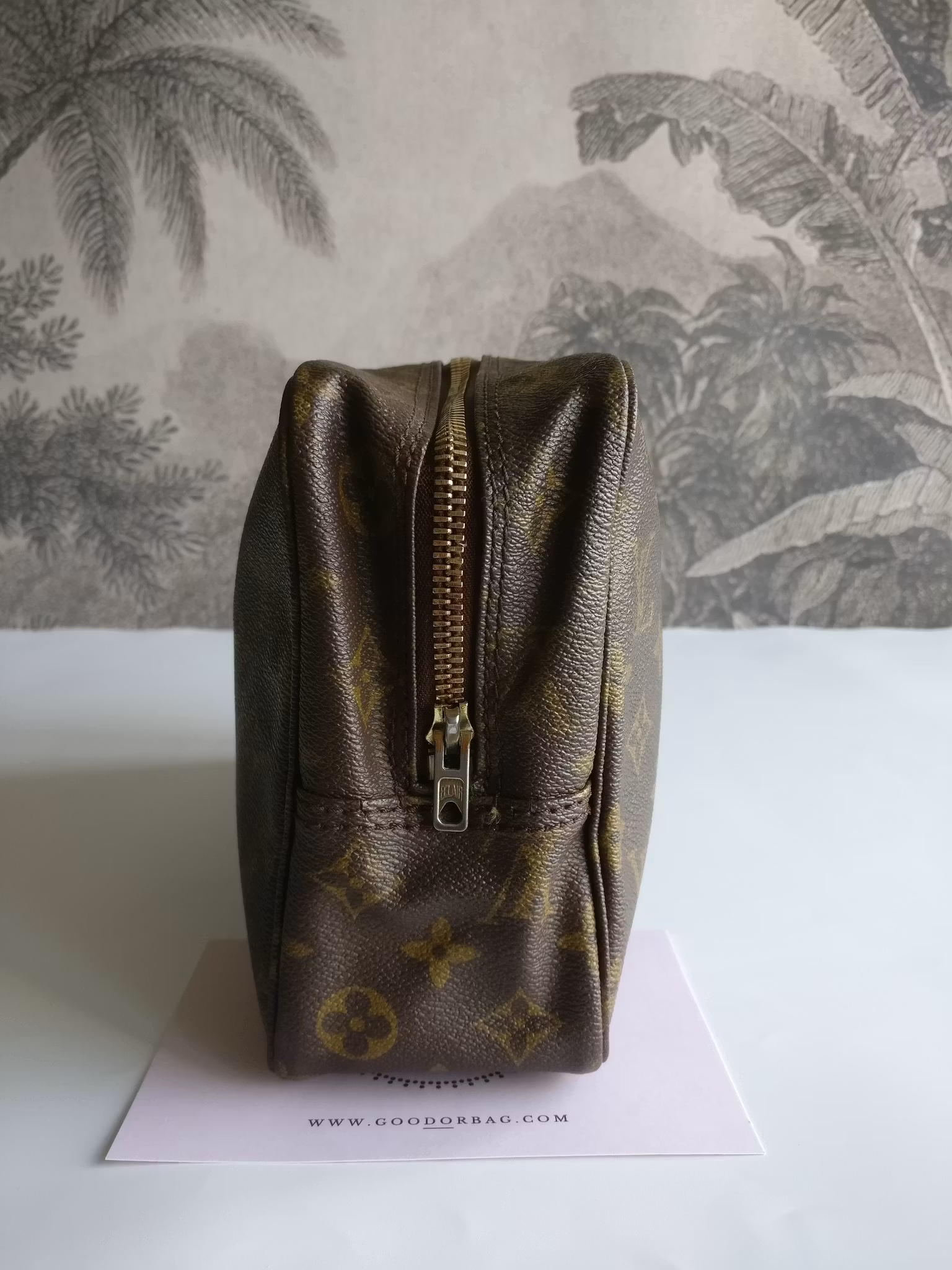 Louis Vuitton Trousse Toilette 28