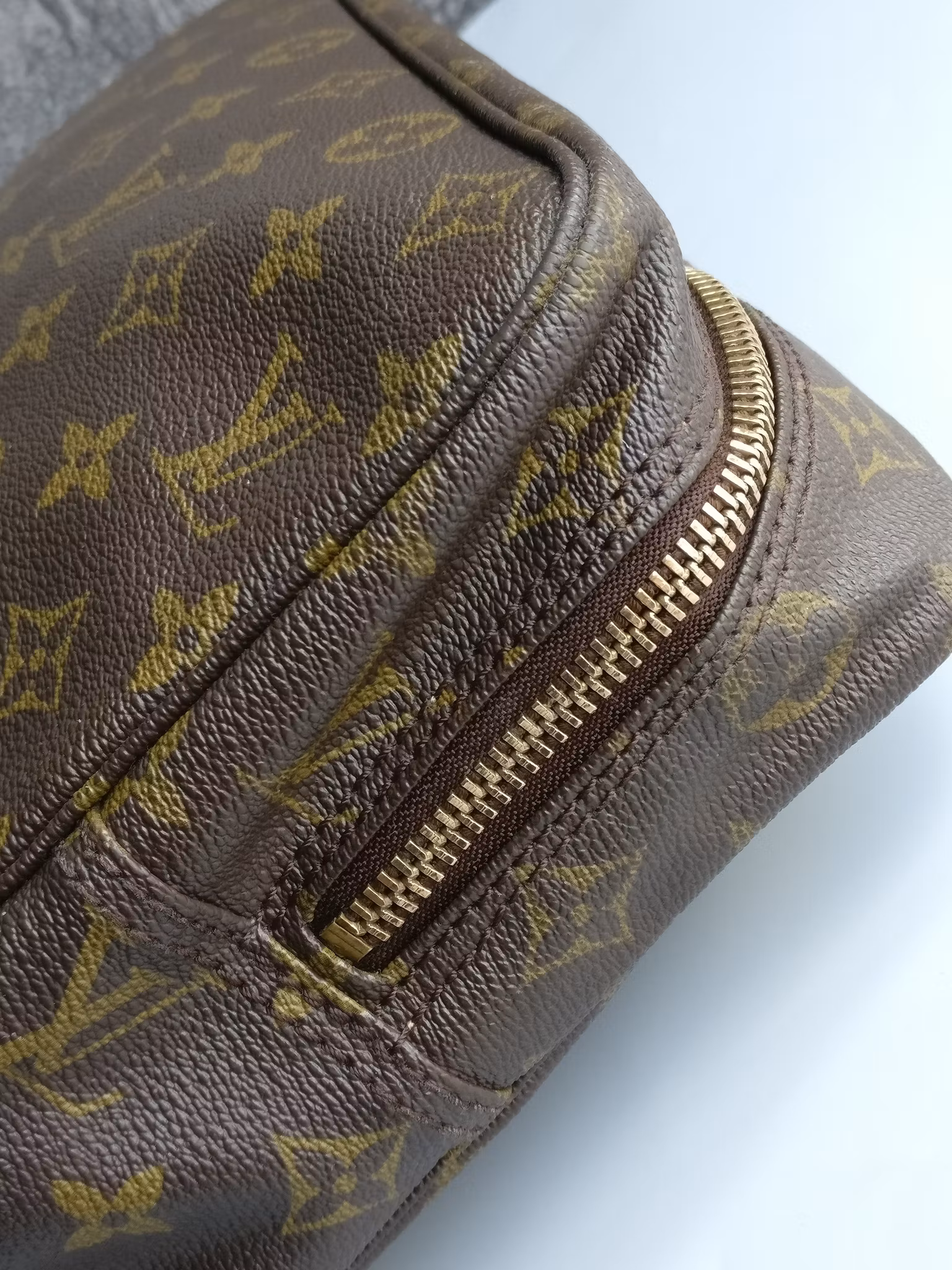 Louis Vuitton Trousse Toilette 28