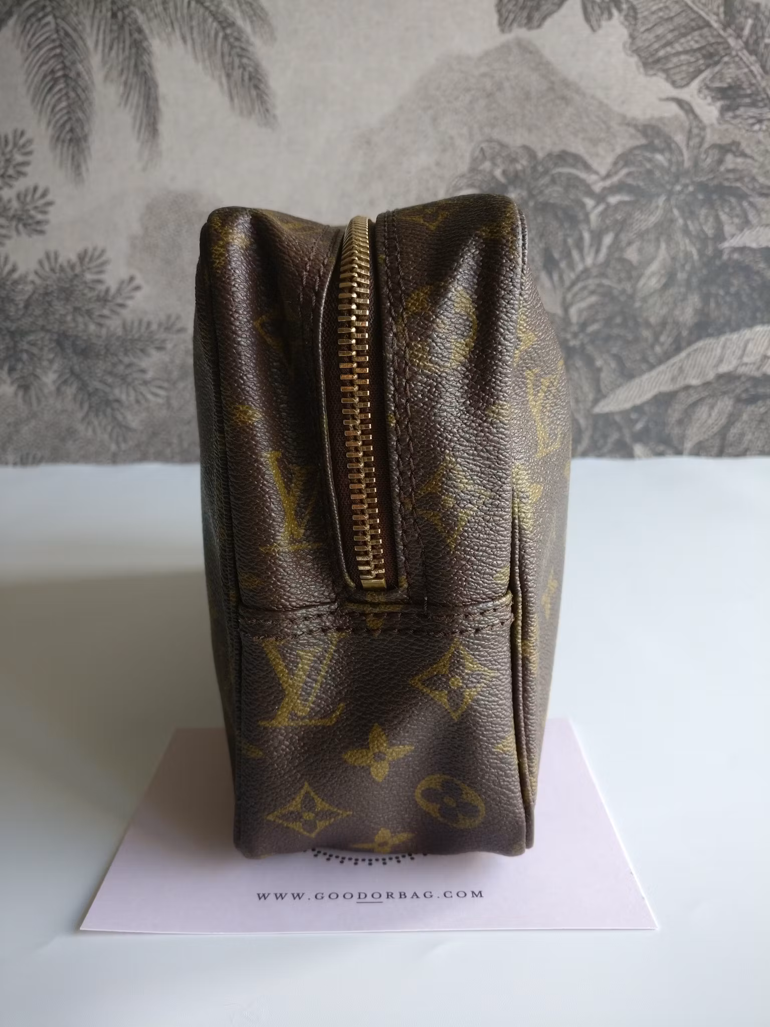 Louis Vuitton Trousse Toilette 28