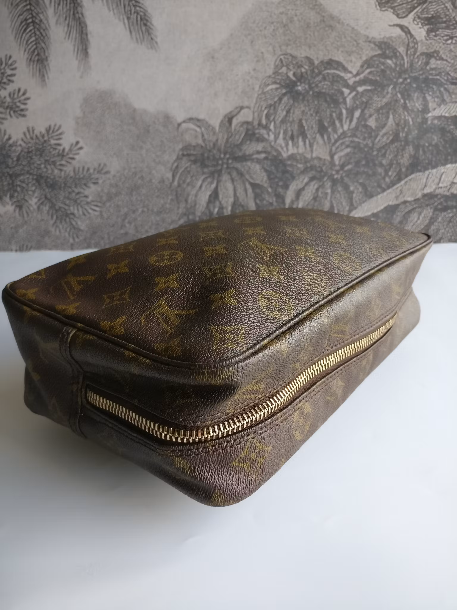 Louis Vuitton Trousse Toilette 28