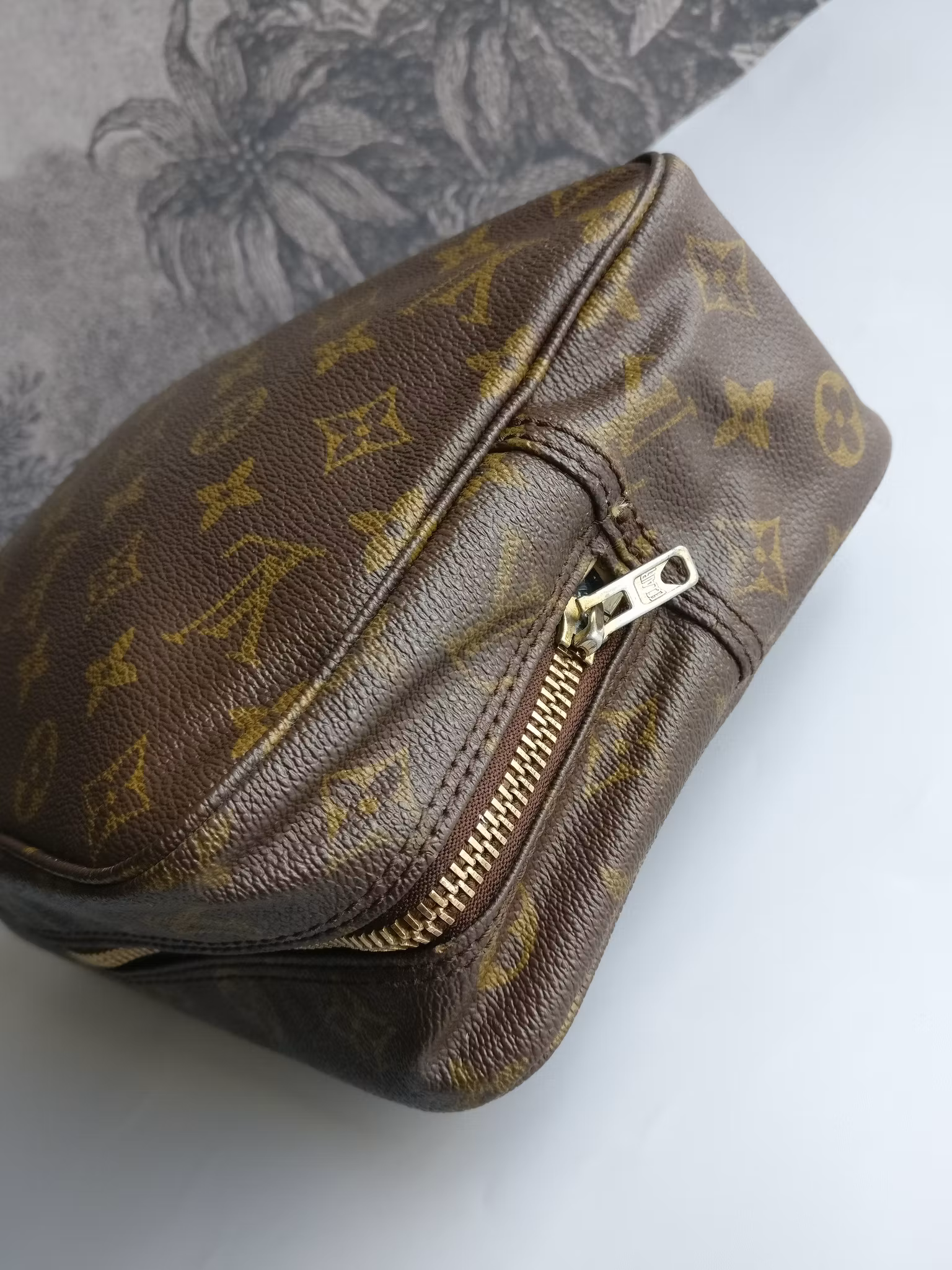 Louis Vuitton Trousse Toilette 28