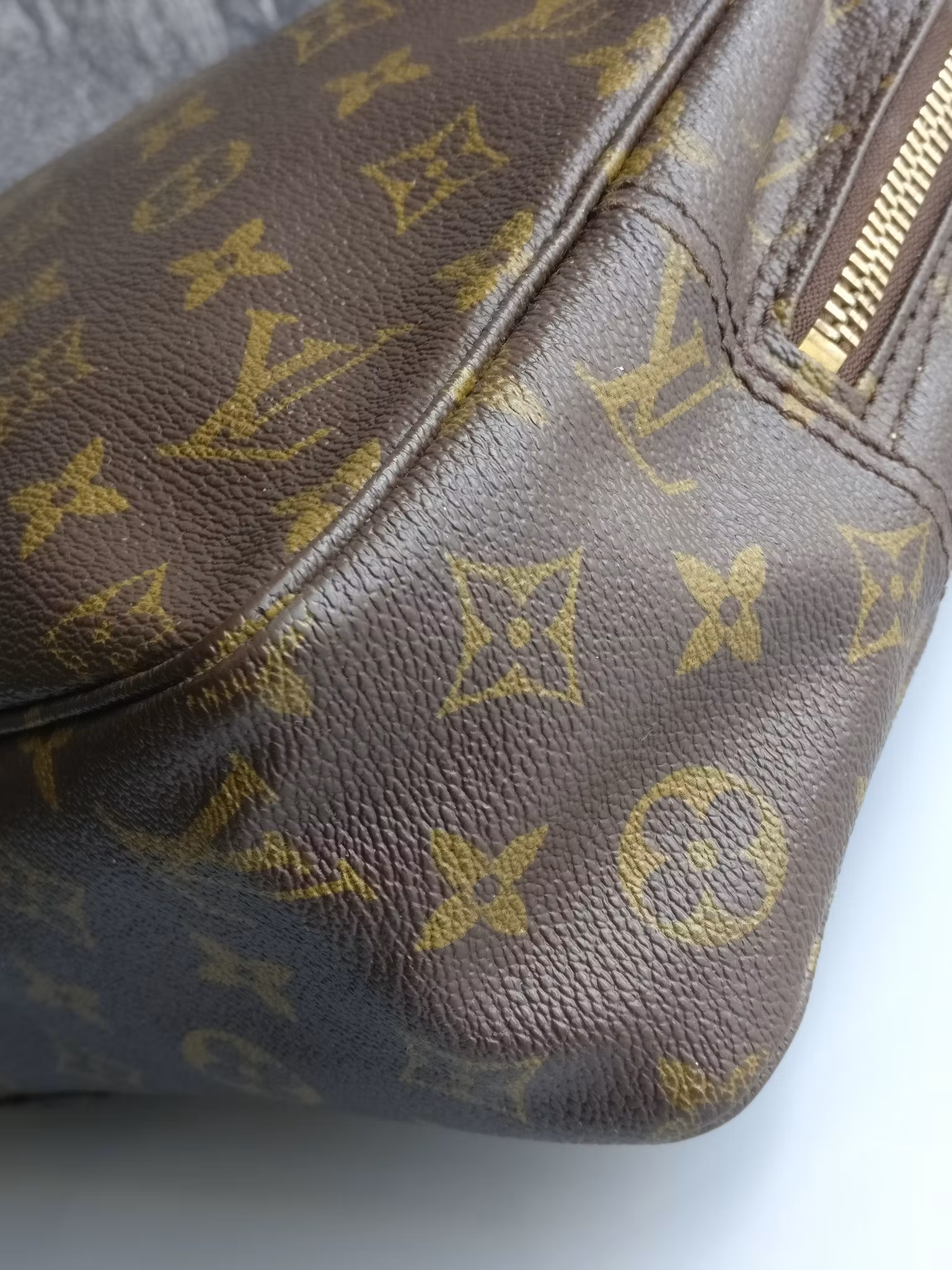 Louis Vuitton Trousse Toilette 28