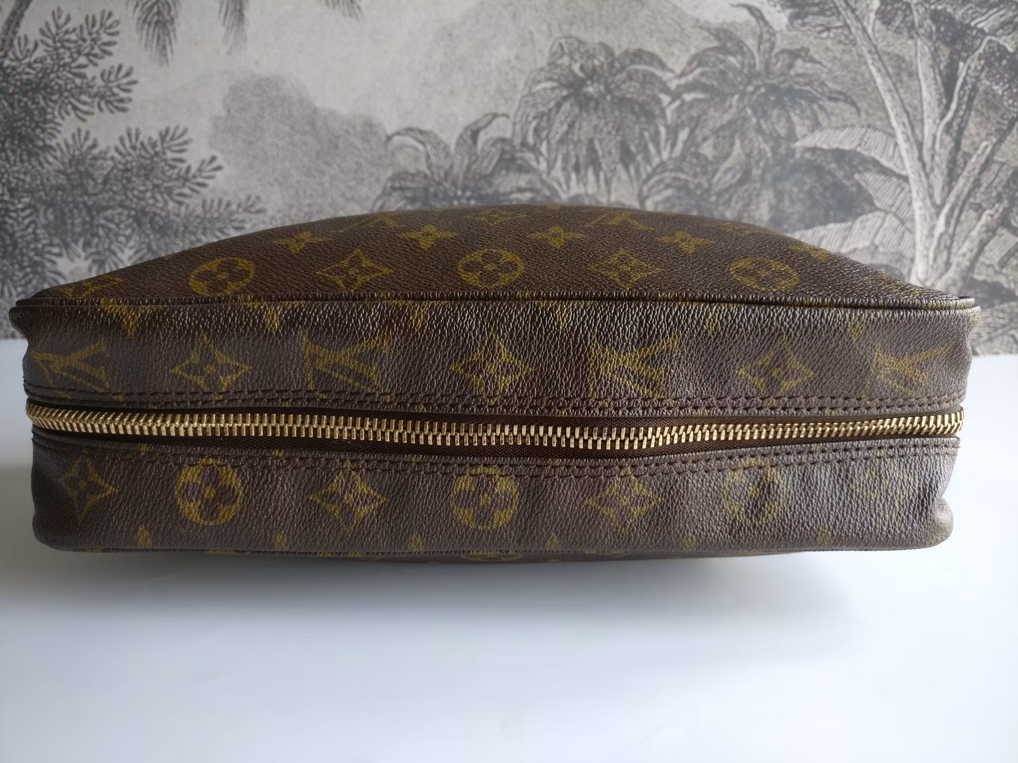 Louis Vuitton Trousse Toilette 28