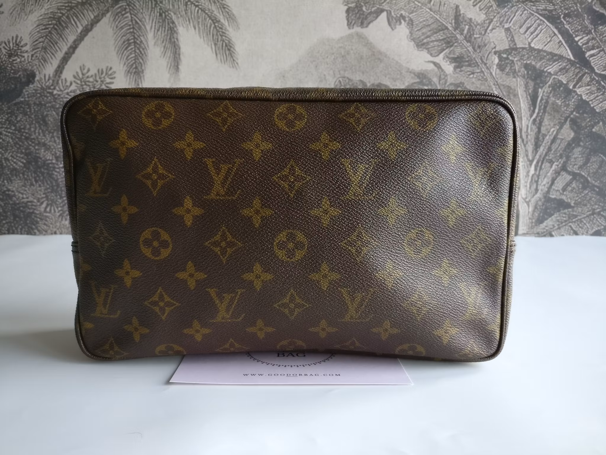 Louis Vuitton Trousse Toilette 28