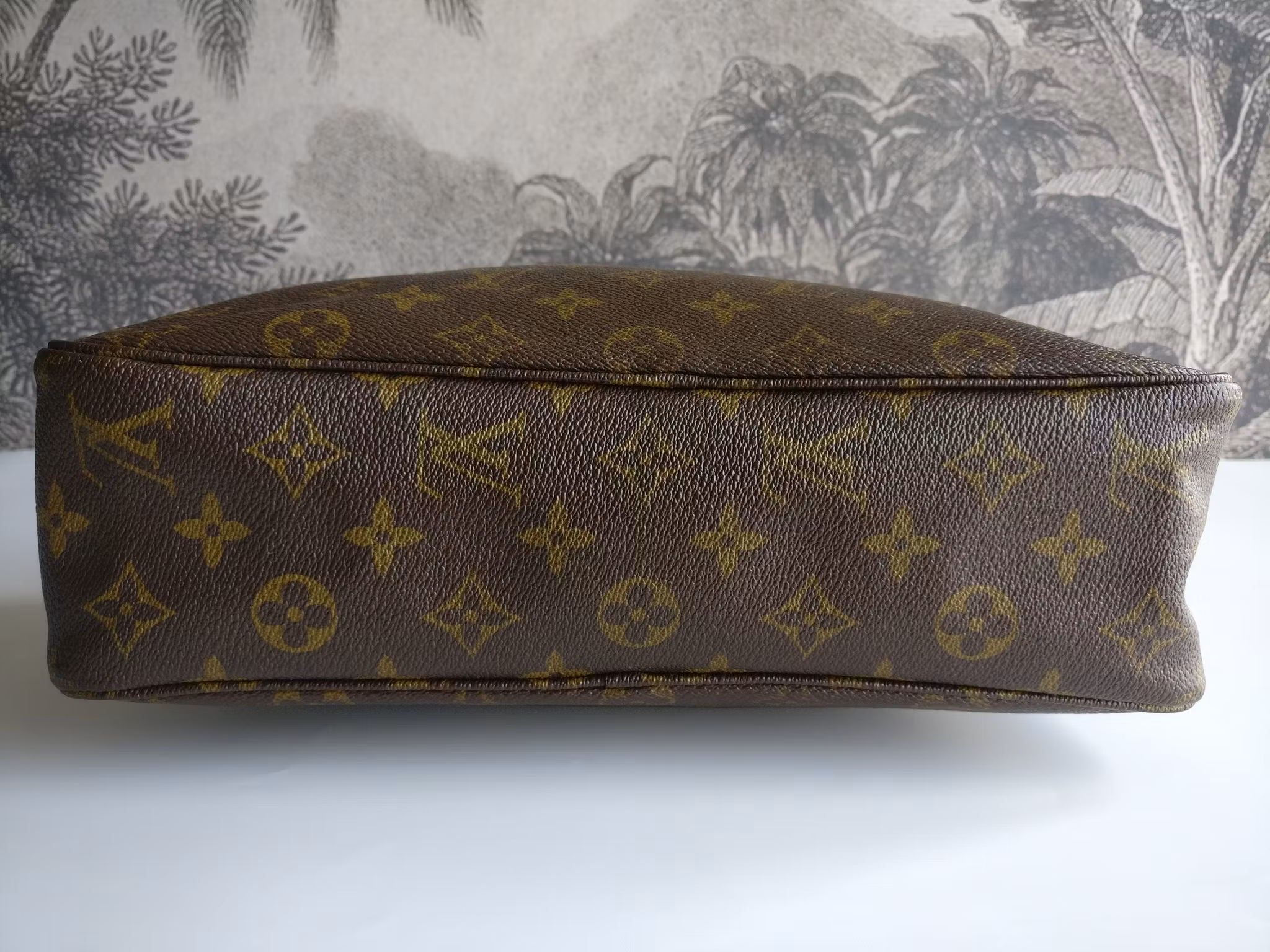 Louis Vuitton Trousse Toilette 28