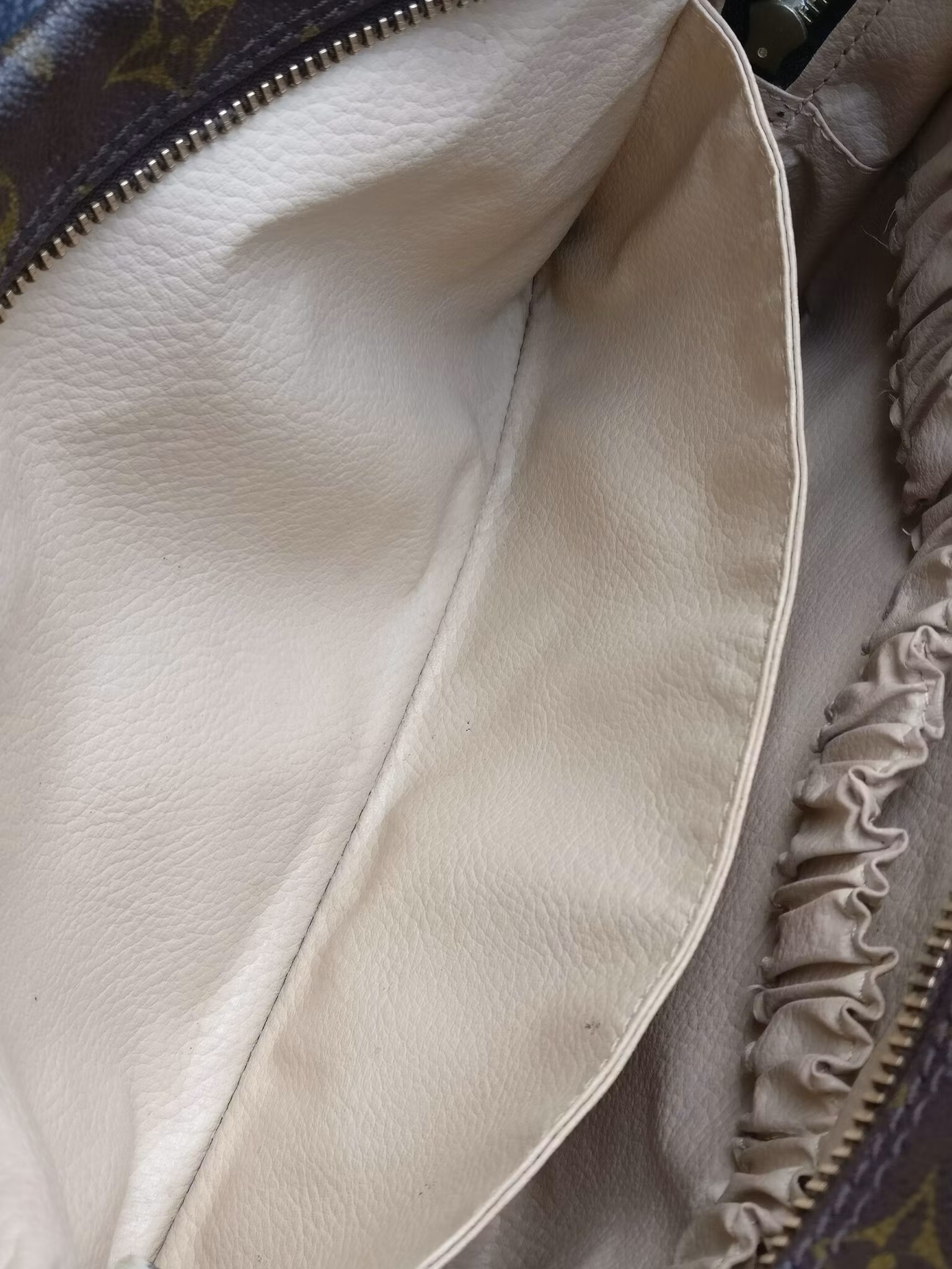 Louis Vuitton Trousse Toilette 28