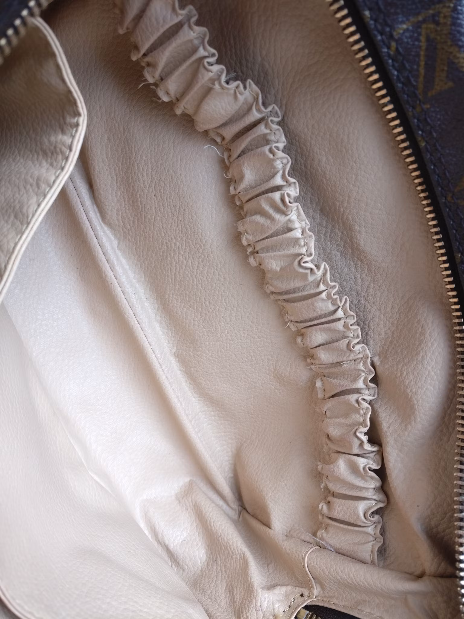 Louis Vuitton Trousse Toilette 28