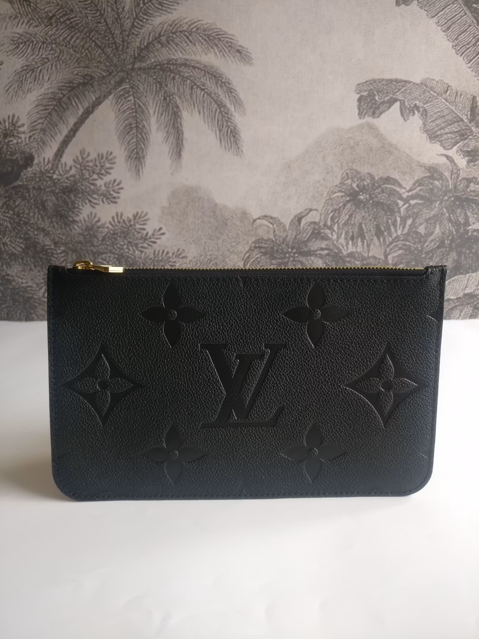 Louis Vuitton Neverfull empreinte clutch