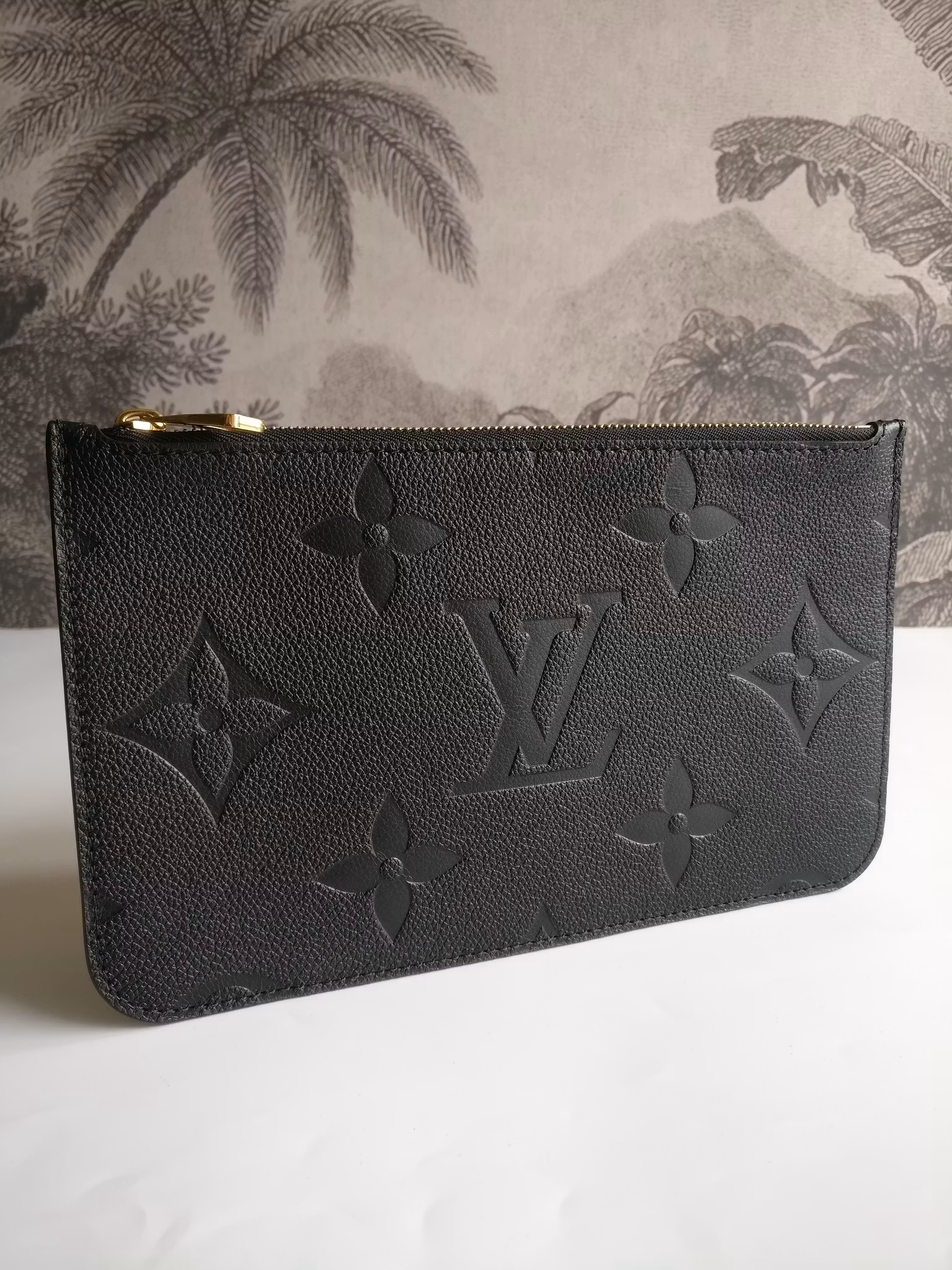 Louis Vuitton Neverfull empreinte clutch