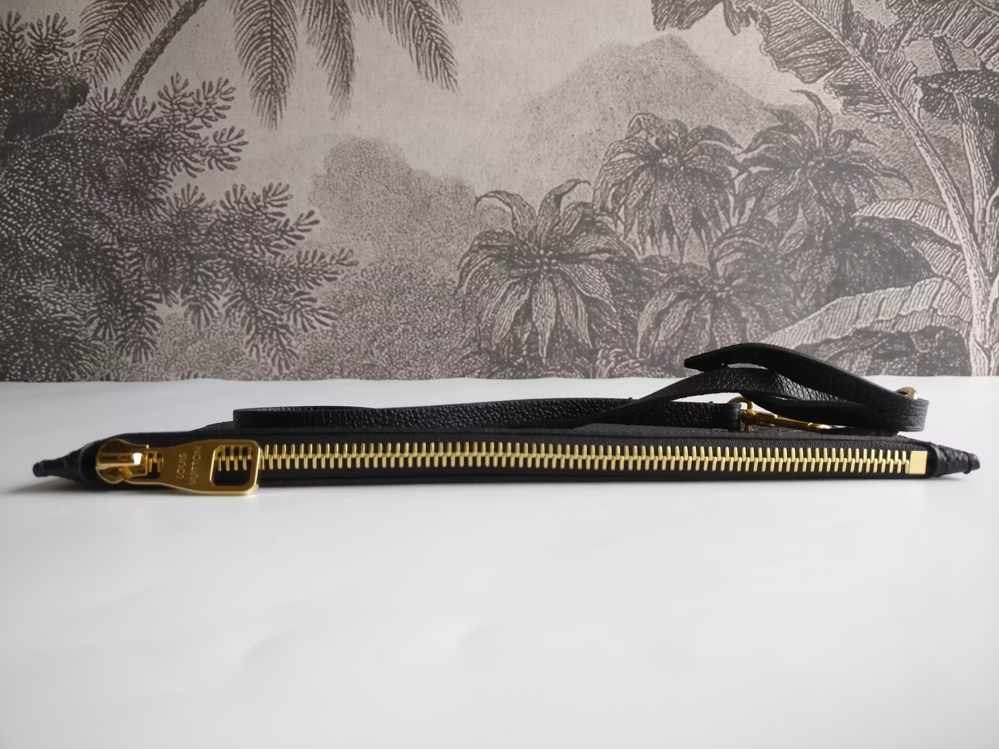 Louis Vuitton Neverfull empreinte clutch