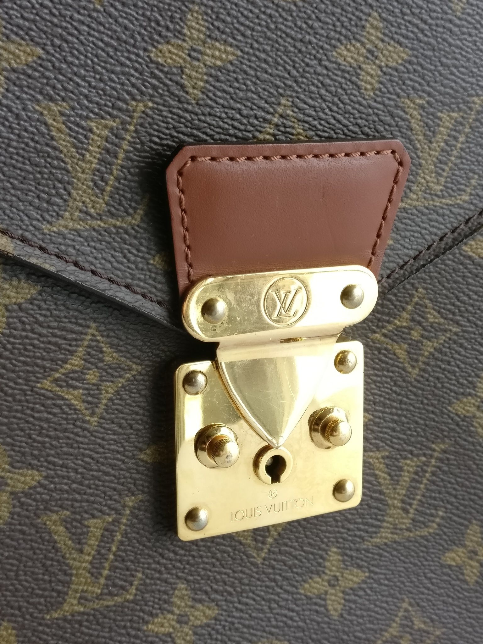 Louis Vuitton Porte Documents Bandouliere